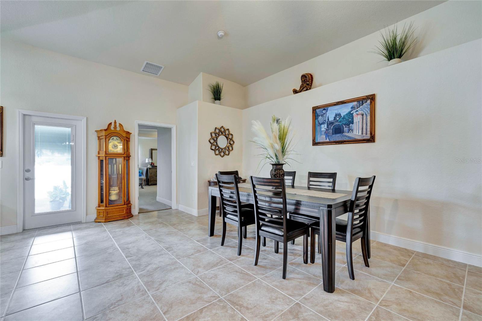 Listing photo id 4 for 4448 2nd Court