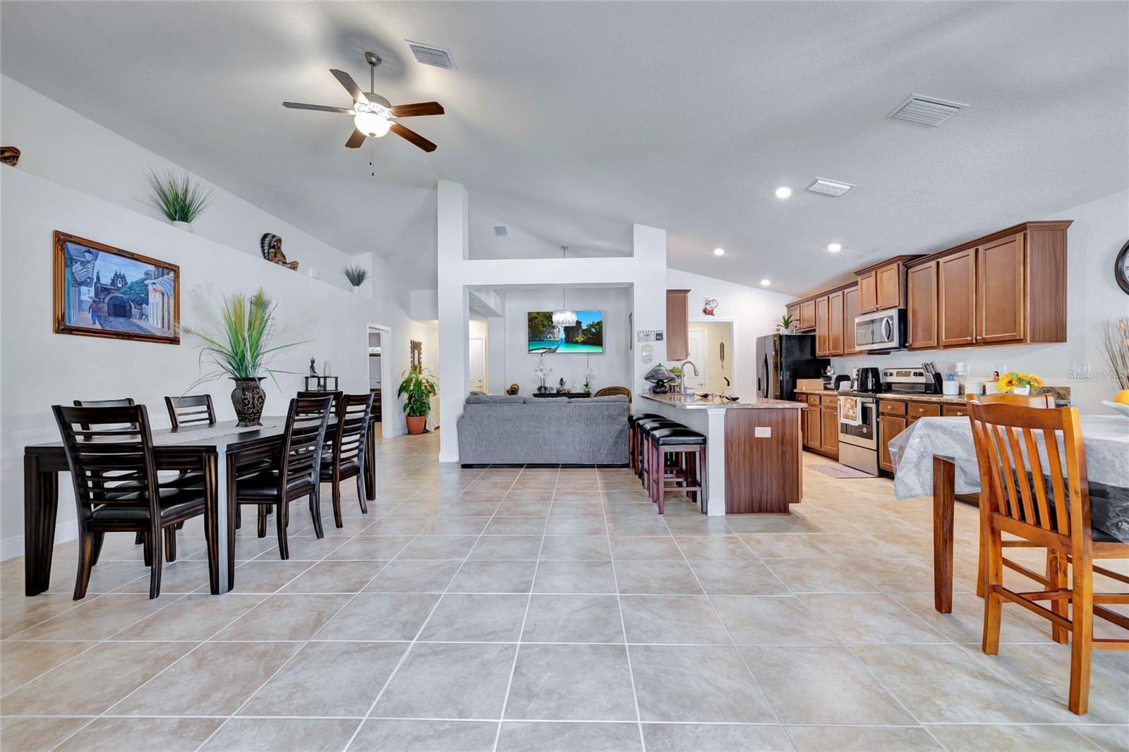 Listing photo id 5 for 4448 2nd Court