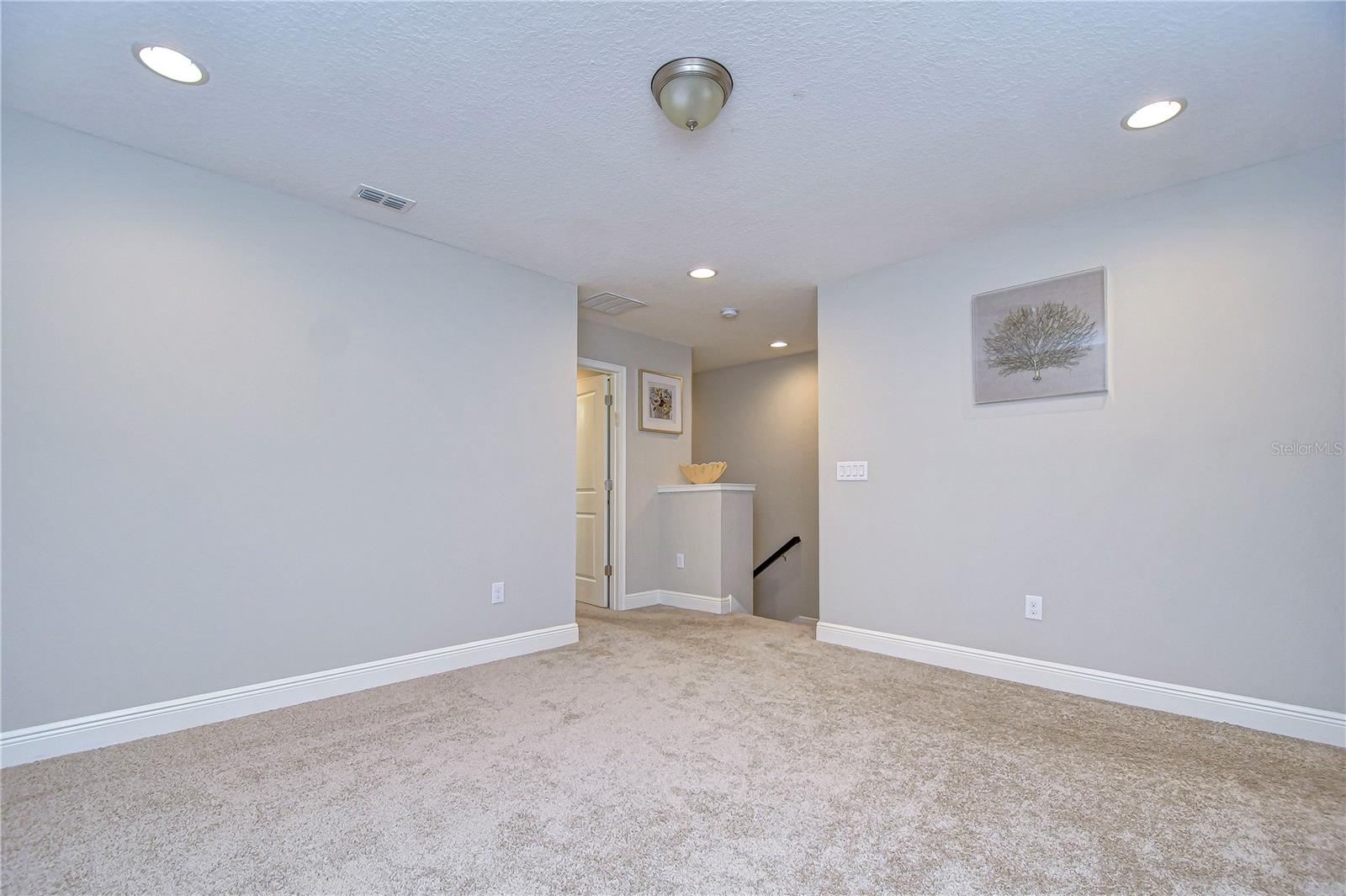 Listing photo id 23 for 2507 Arch Avenue 137w