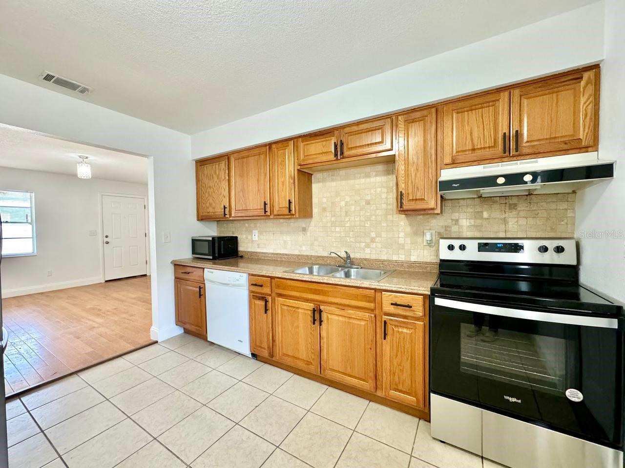 Image 7 of 18 For 6333 Macdill Avenue A