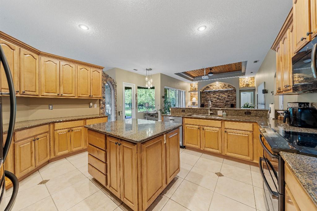 Listing photo id 9 for 13512 Lunker Court