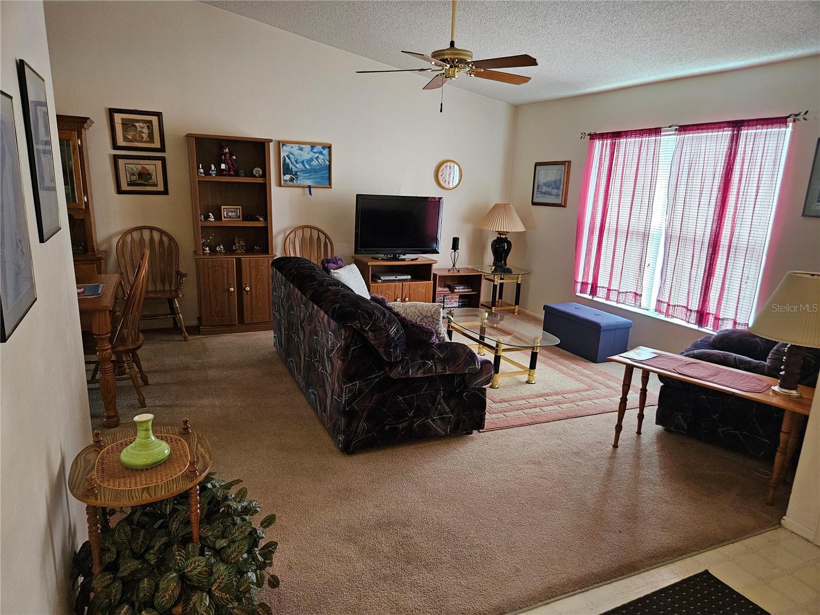 Listing photo id 3 for 1301 Blossom Brook Court