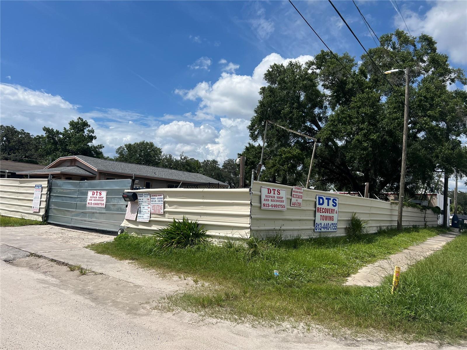 Image 3 of 3 For 1901 Saint Joseph Street