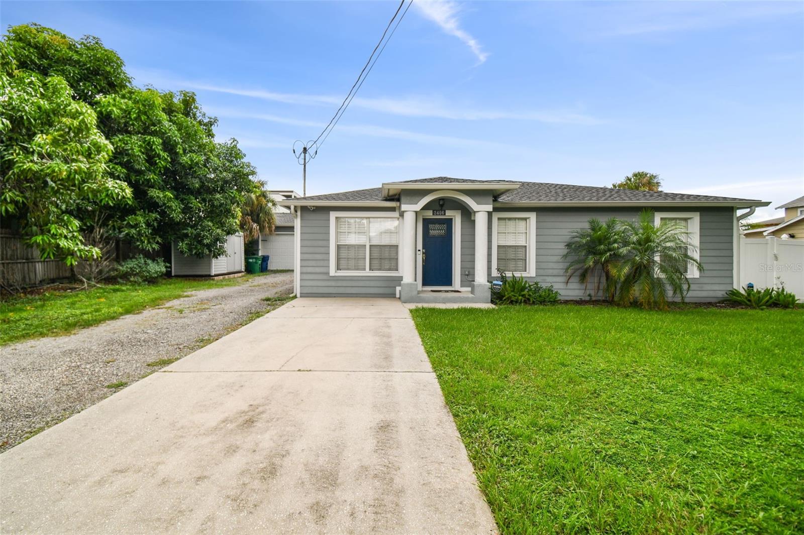 Listing photo id 0 for 2406 Fig Street