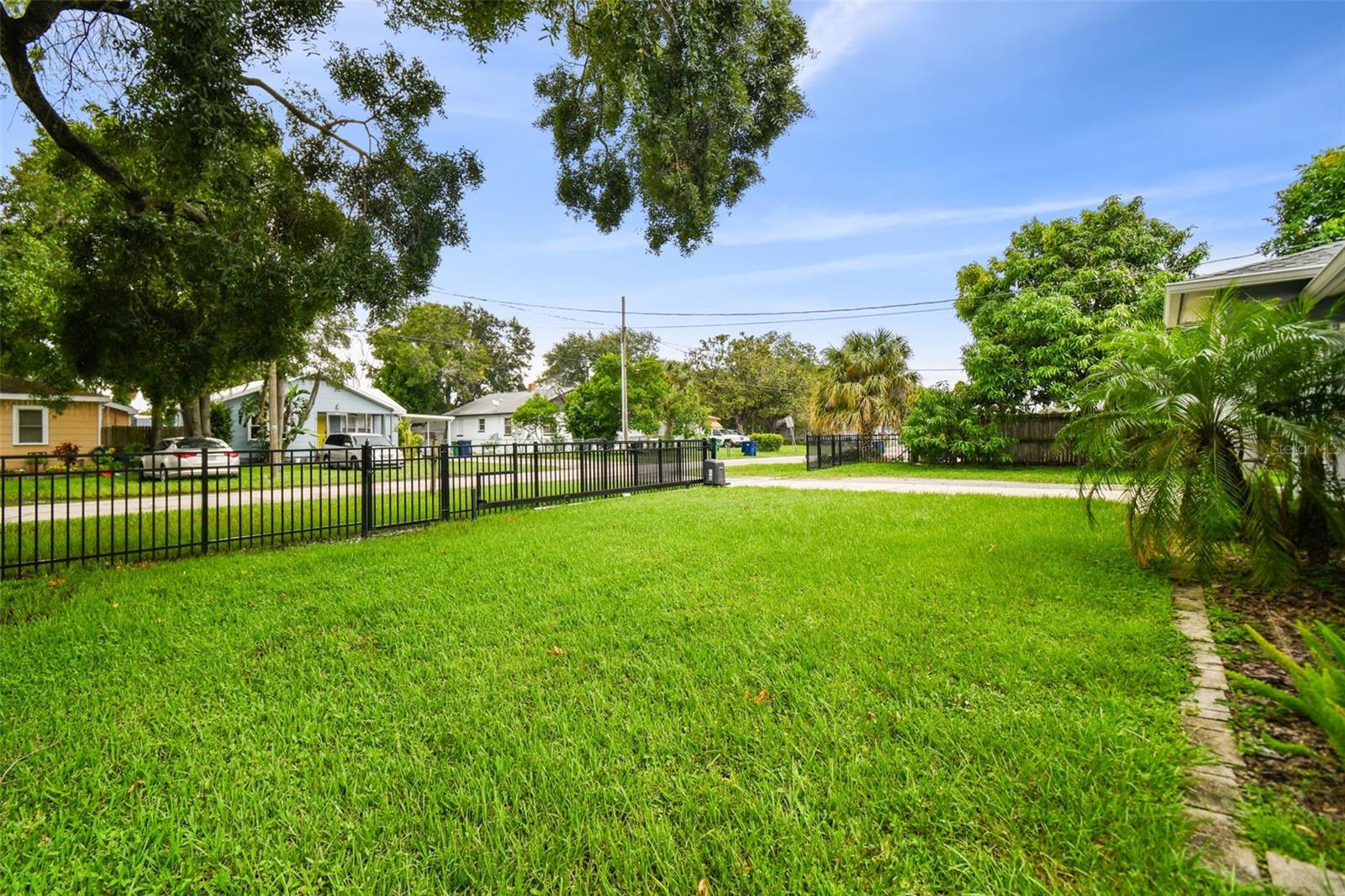 Listing photo id 86 for 2406 Fig Street