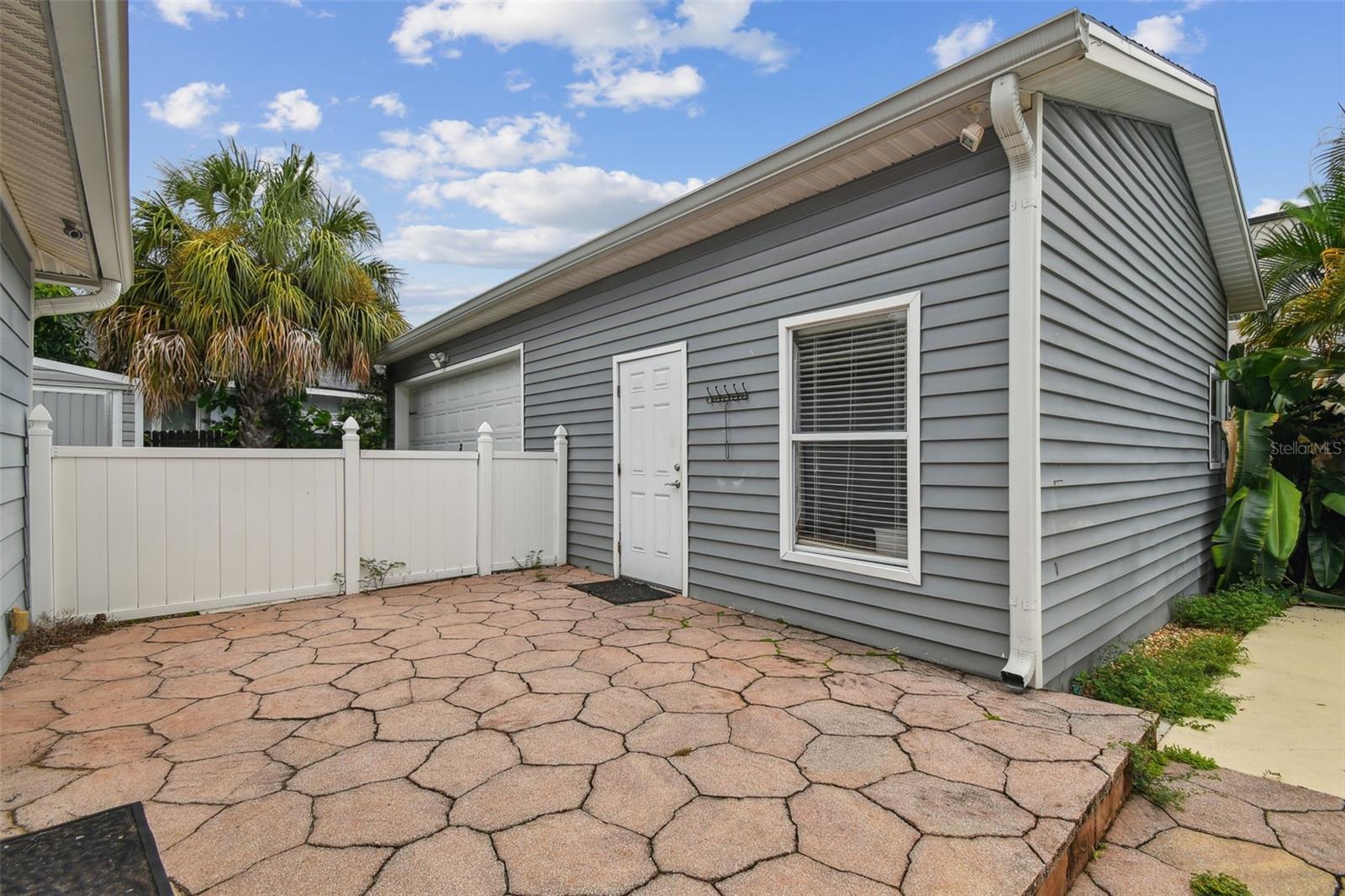 Listing photo id 88 for 2406 Fig Street