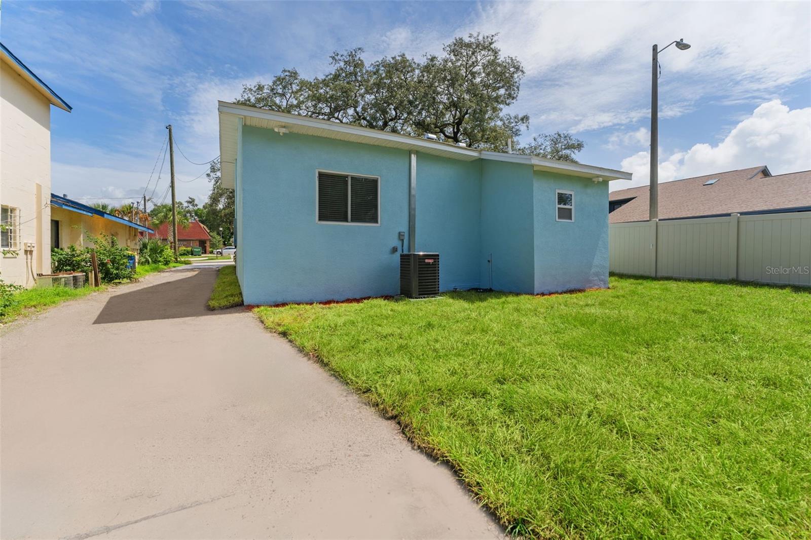 Listing photo id 14 for 1425 Gulf To Bay Boulevard