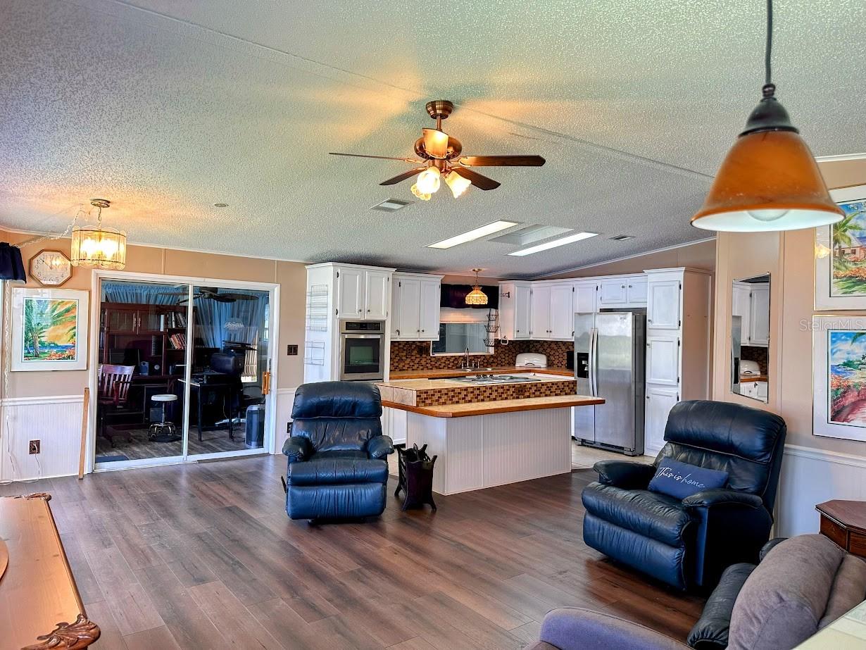 Image 12 of 41 For 1001 Starkey Road 358