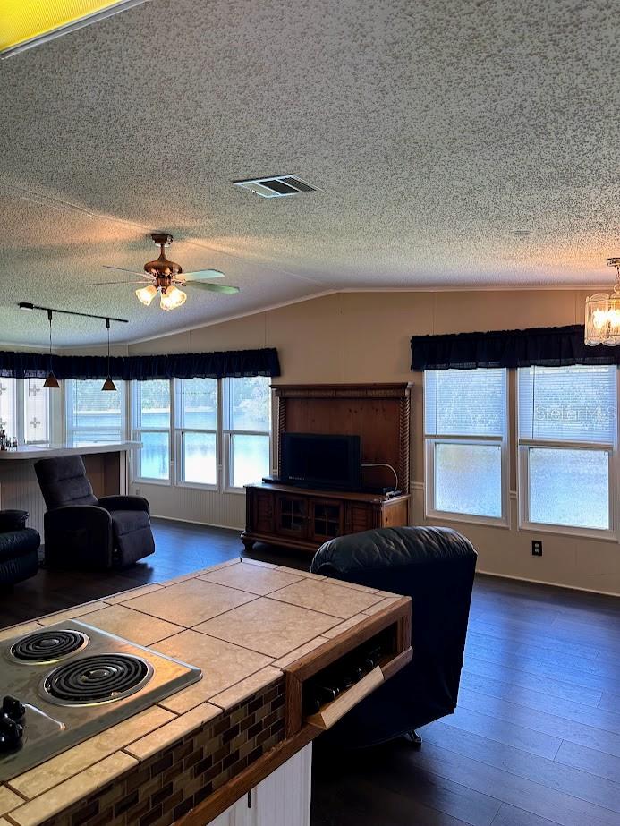 Image 19 of 41 For 1001 Starkey Road 358