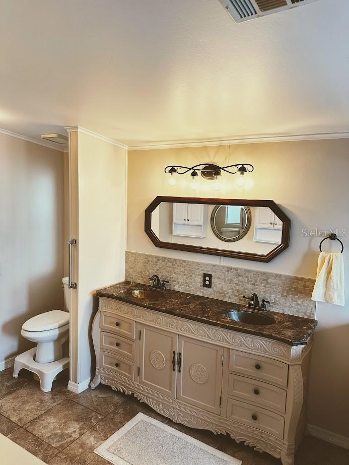 Image 30 of 41 For 1001 Starkey Road 358