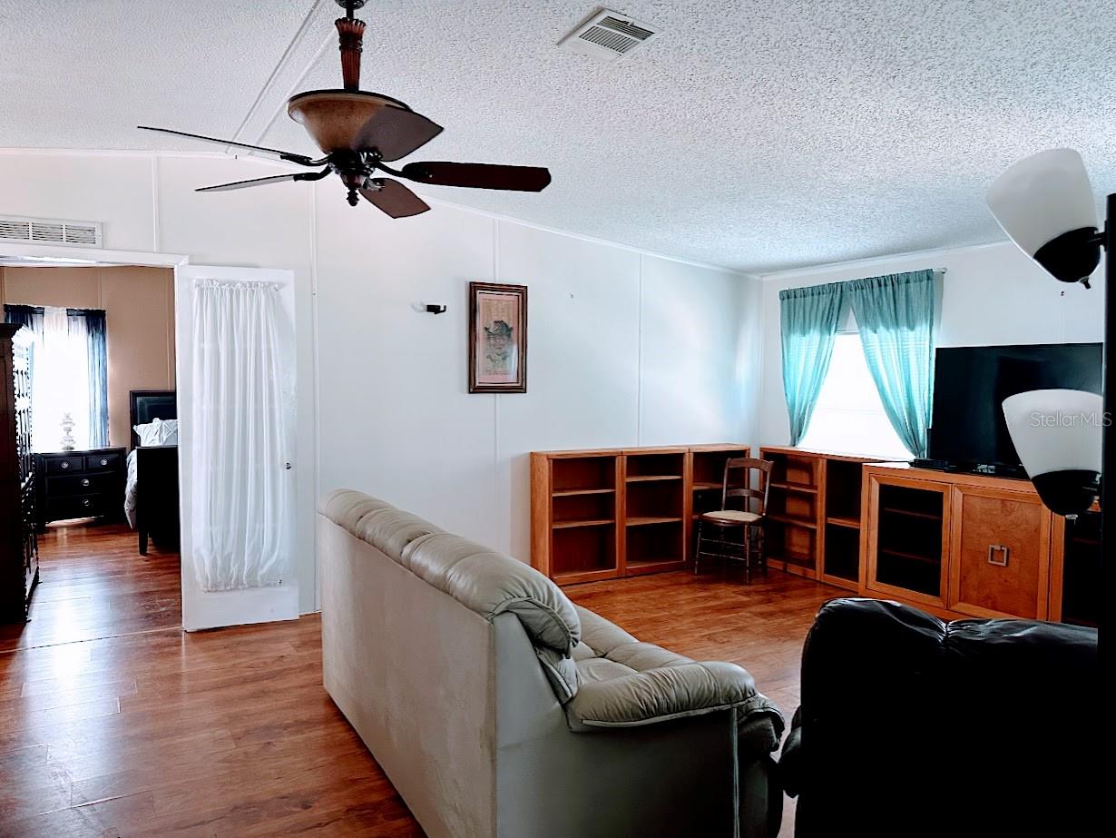 Image 9 of 41 For 1001 Starkey Road 358