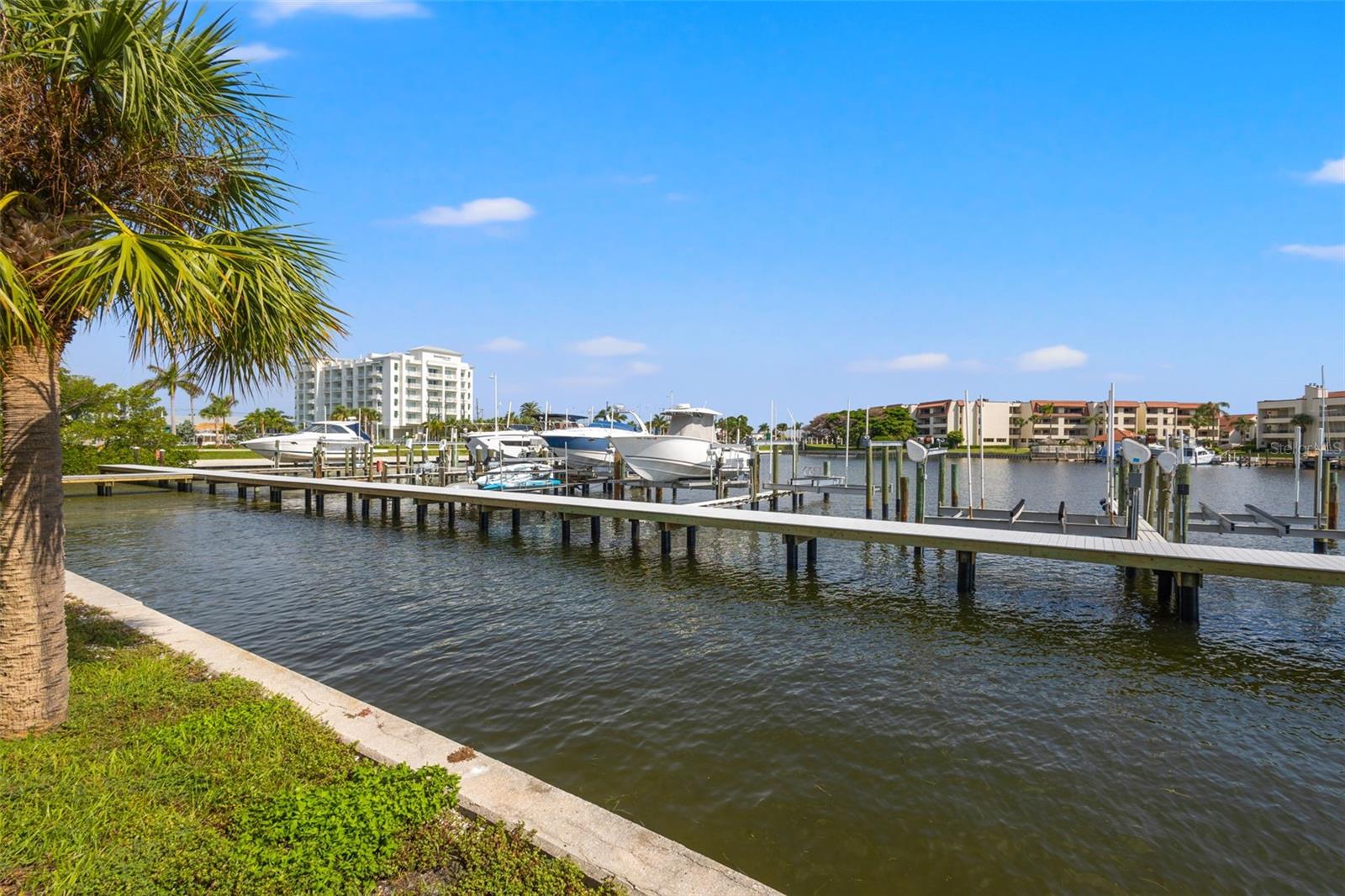 Listing photo id 37 for 129 Yacht Club Lane