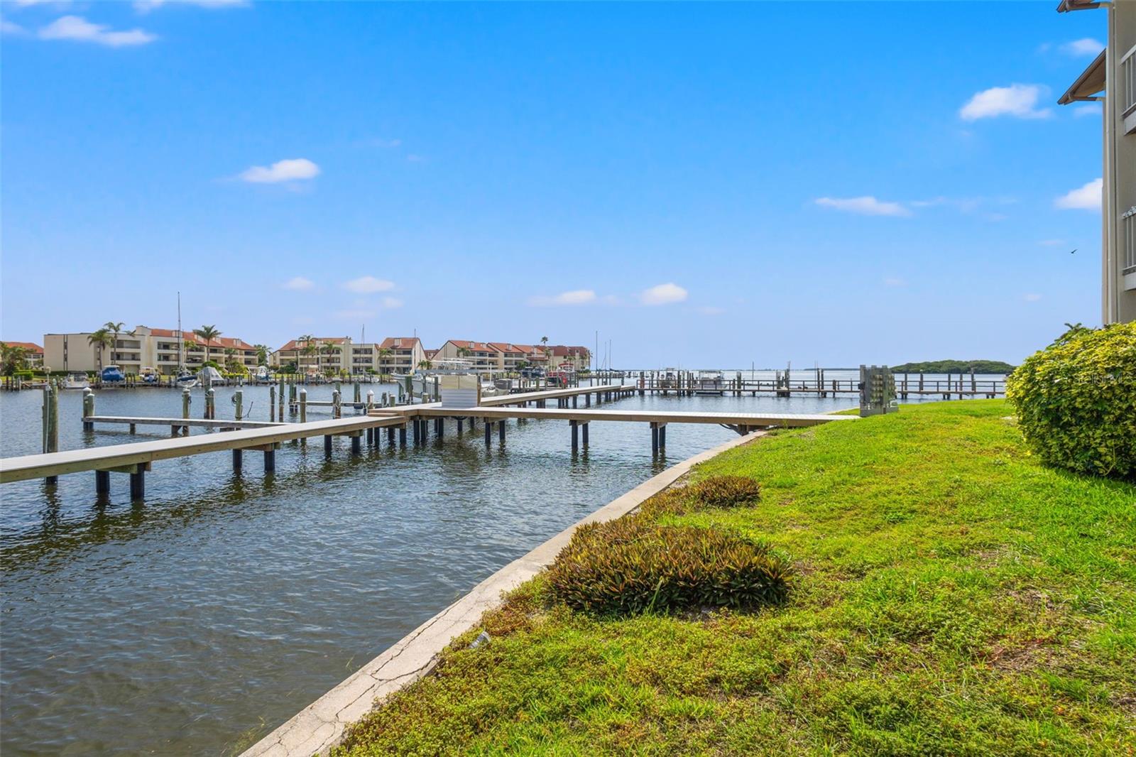 Listing photo id 38 for 129 Yacht Club Lane