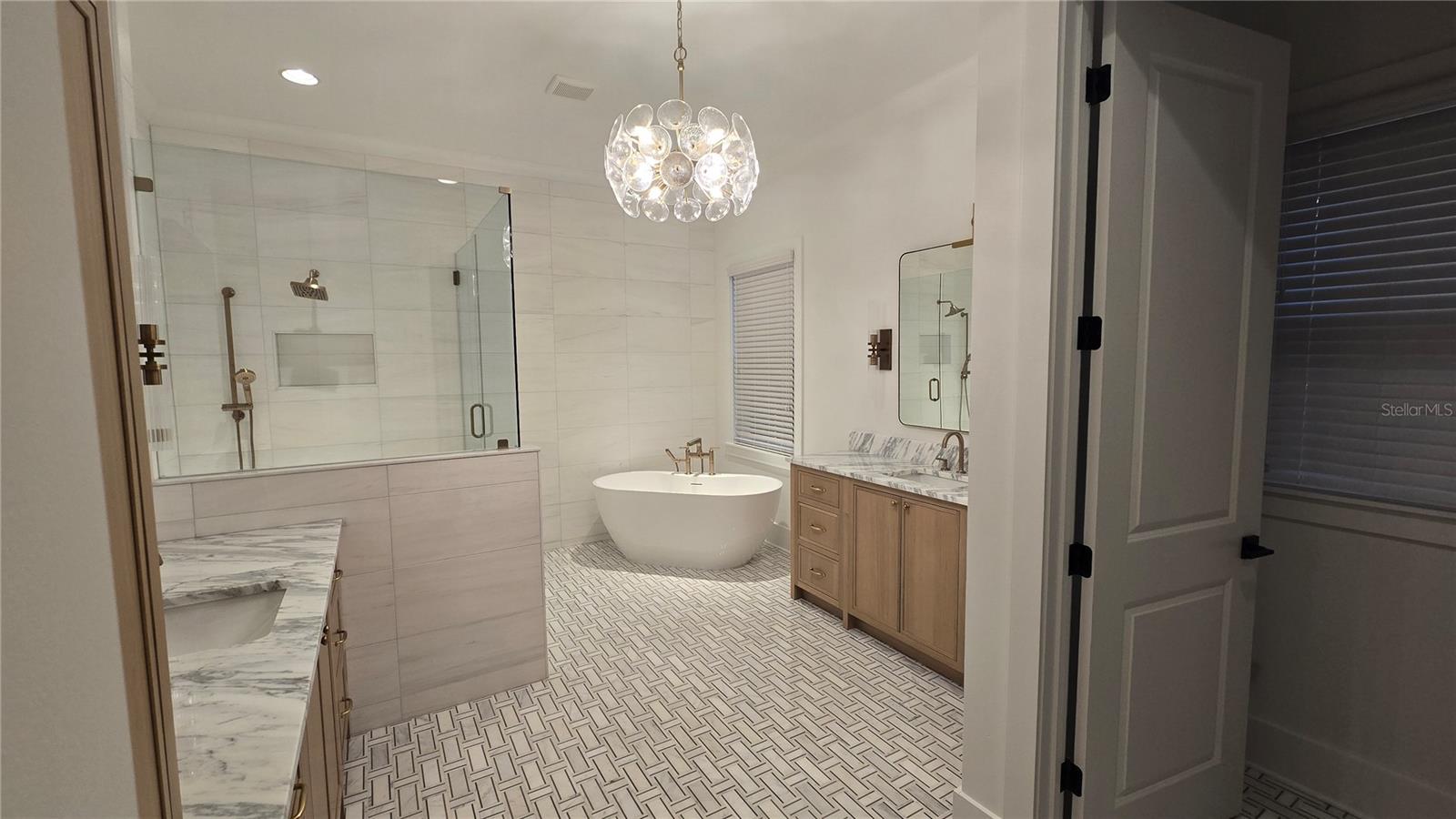 Image 25 of 40 For 610 Ontario Avenue