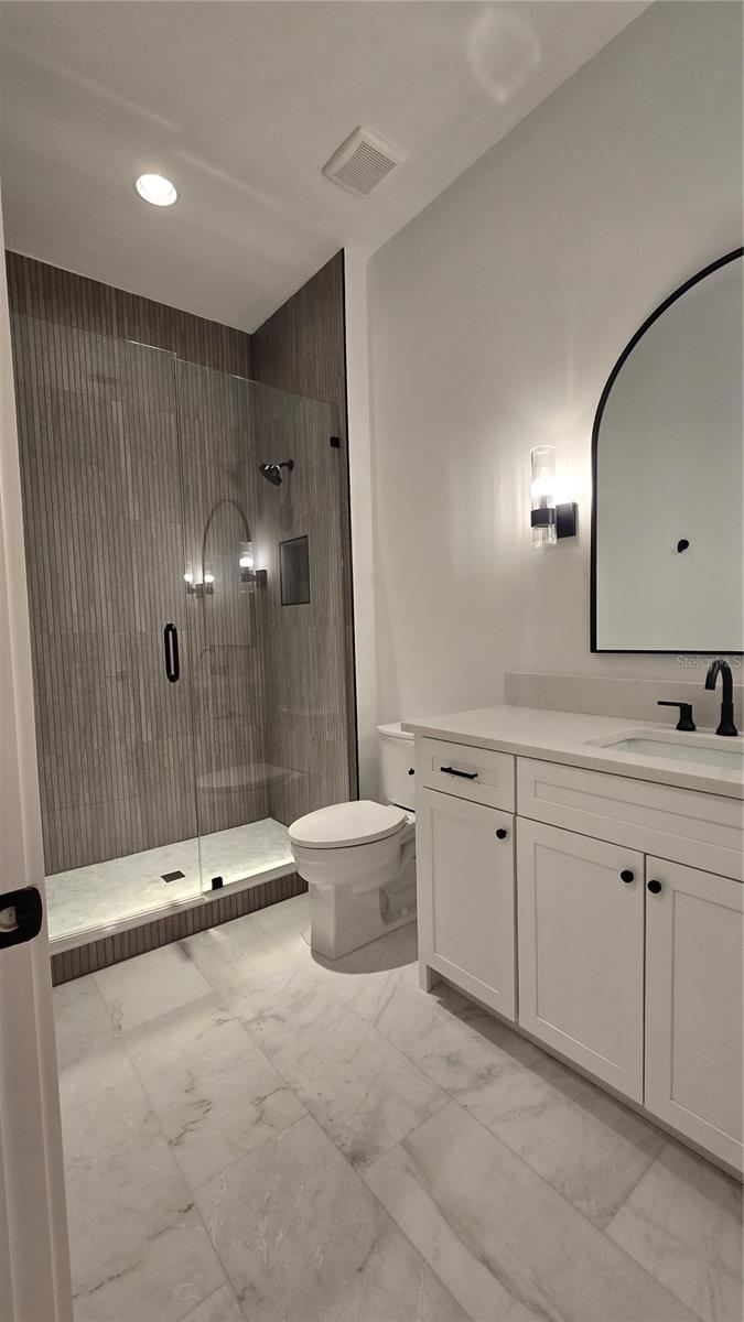 Image 33 of 40 For 610 Ontario Avenue