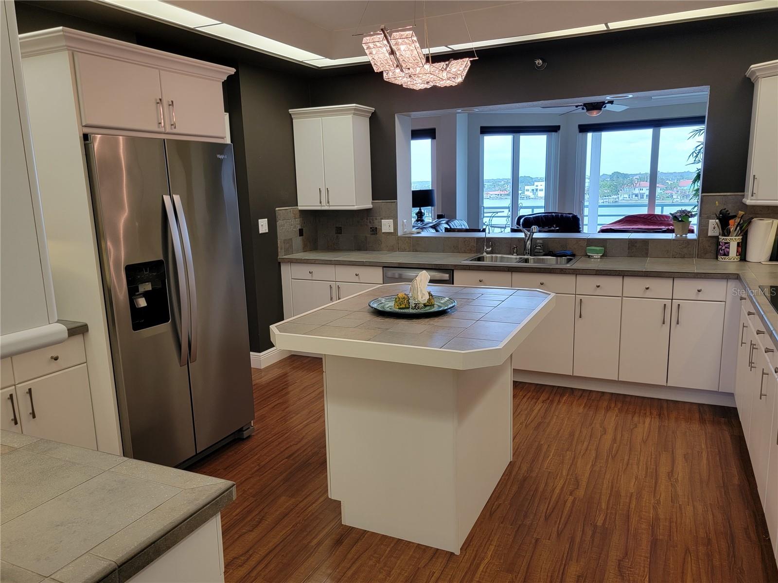 Image 18 of 61 For 8041 Sailboat Key Boulevard S 402