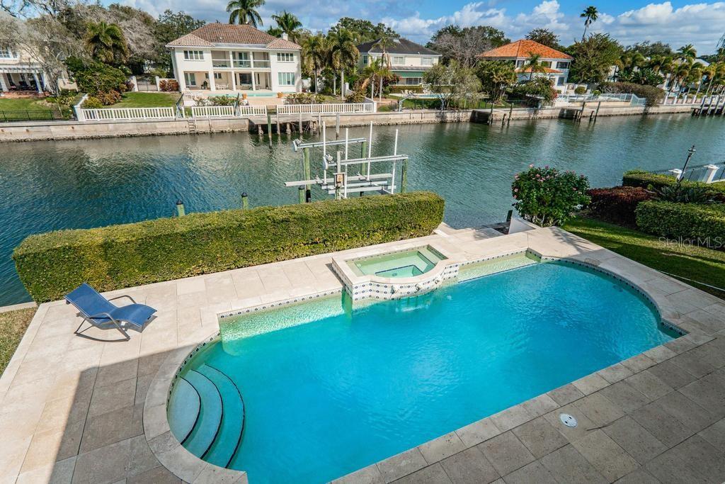 Listing photo id 12 for 4921 Lyford Cay Road