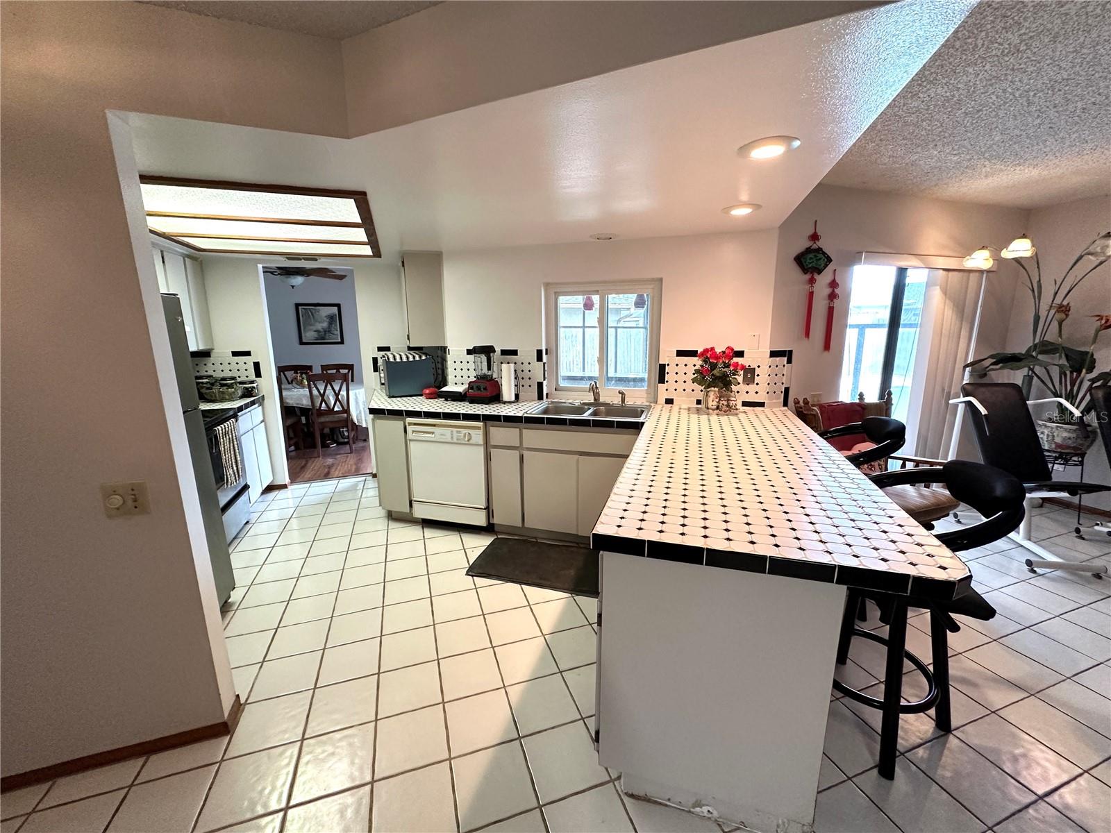 Listing photo id 25 for 1728 Lagoon Circle