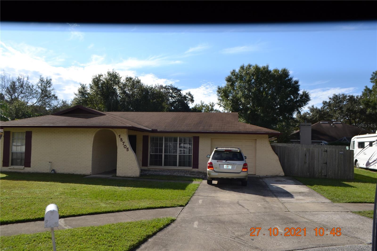 Listing Details for 13705 Country Court Drive, TAMPA, FL 33625