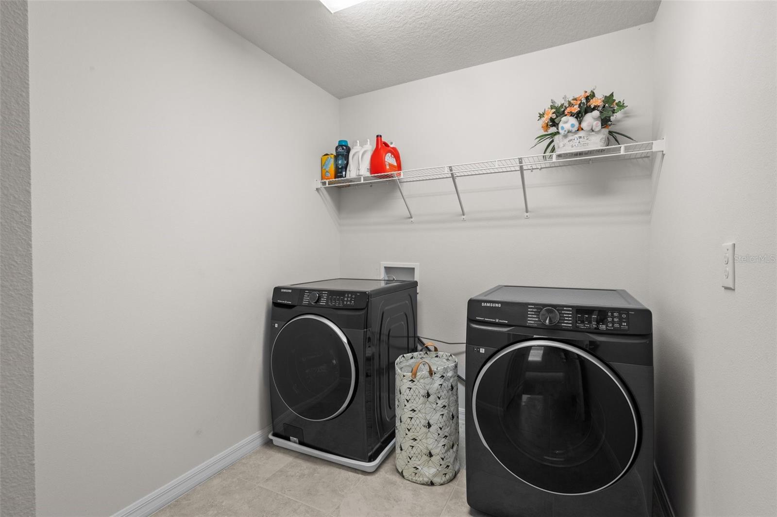 Listing photo id 24 for 4578 Emprise Way