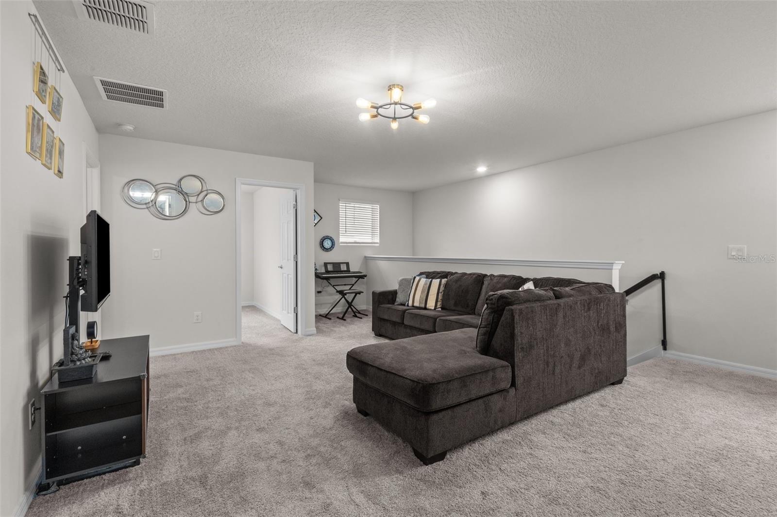 Listing photo id 4 for 4578 Emprise Way