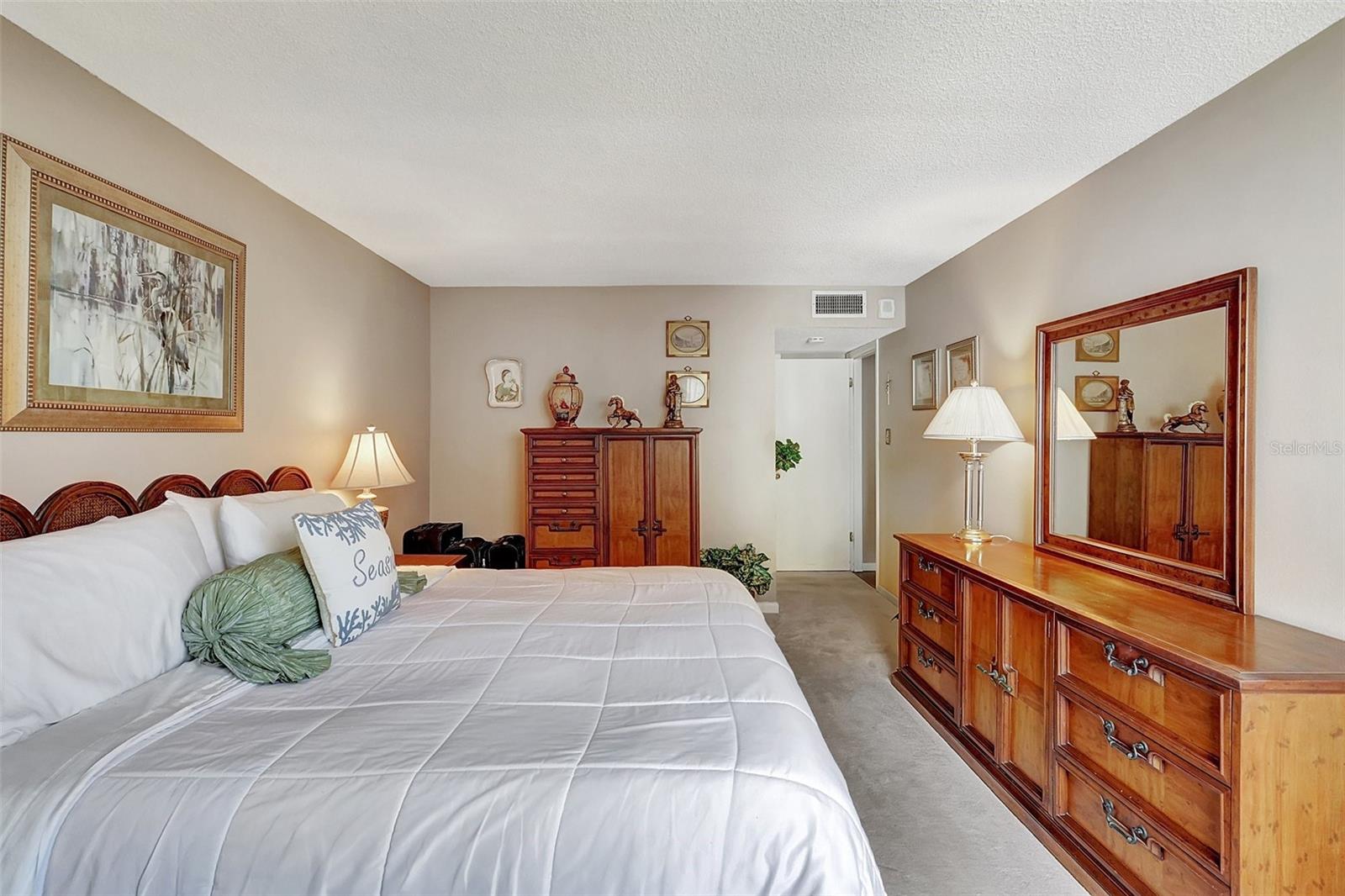 Listing photo id 28 for 660 Island Way 506