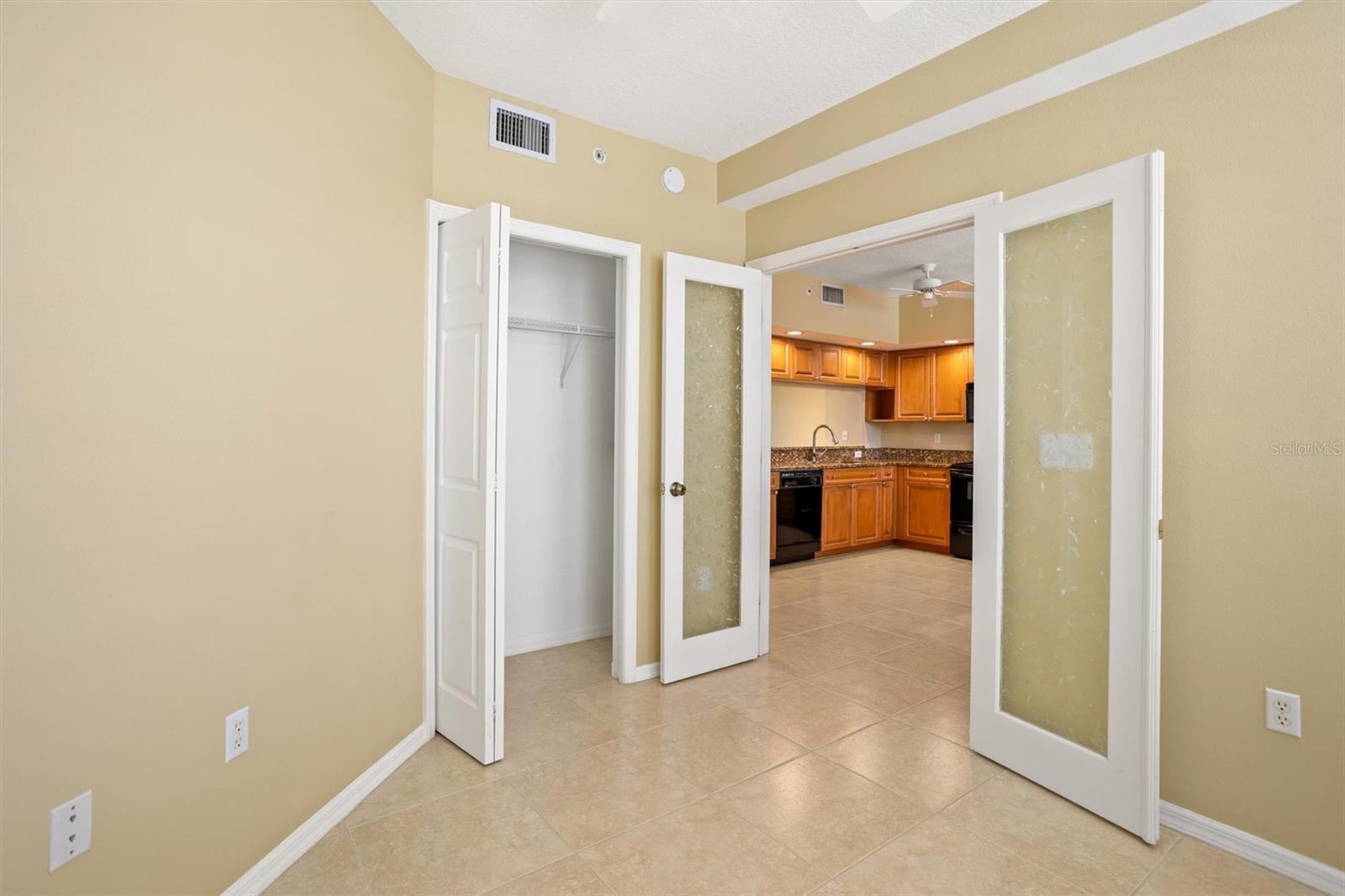 Listing photo id 26 for 1200 Country Club Drive 1503