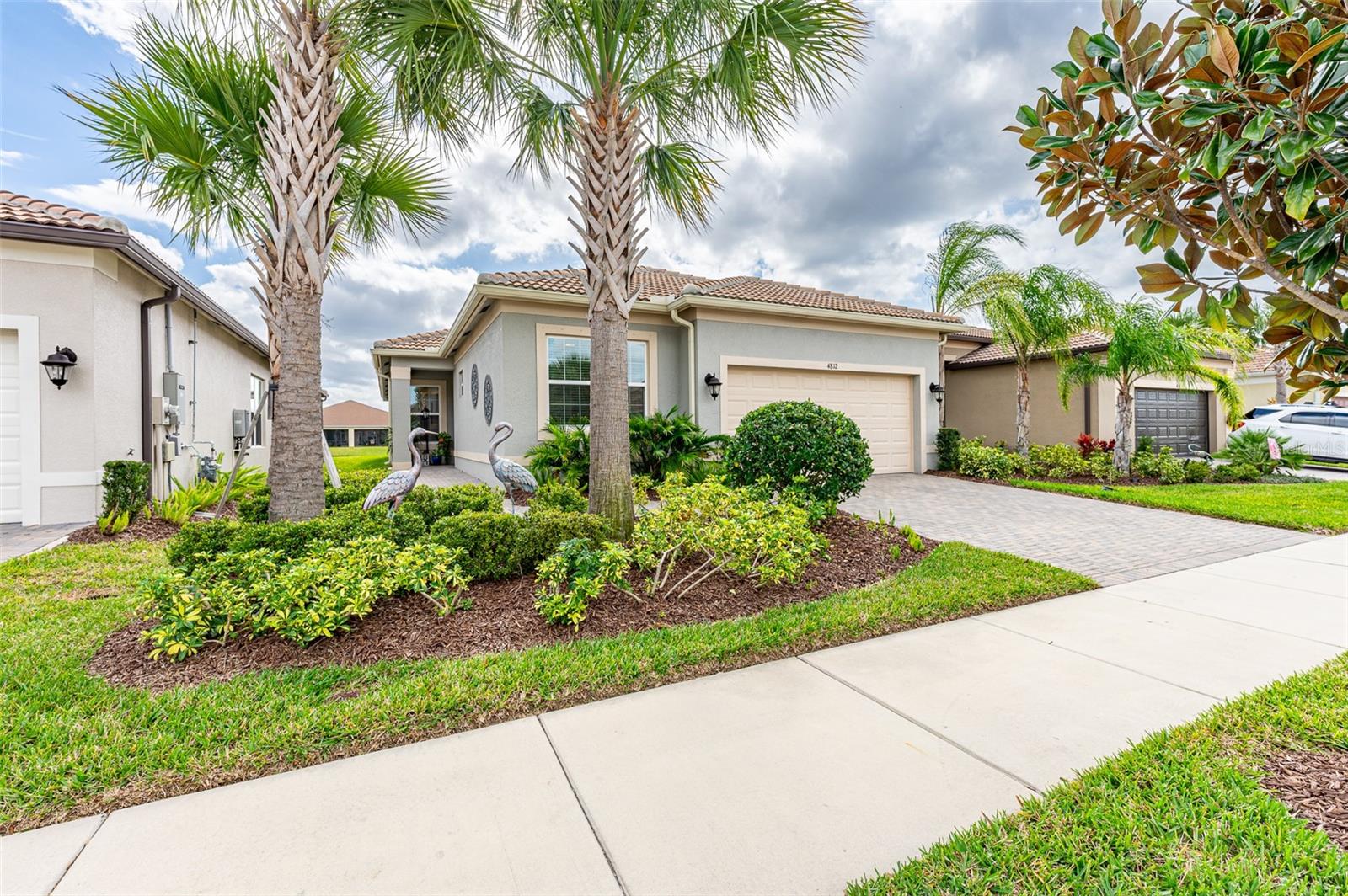 Listing photo id 37 for 4812 Sevilla Shores Drive