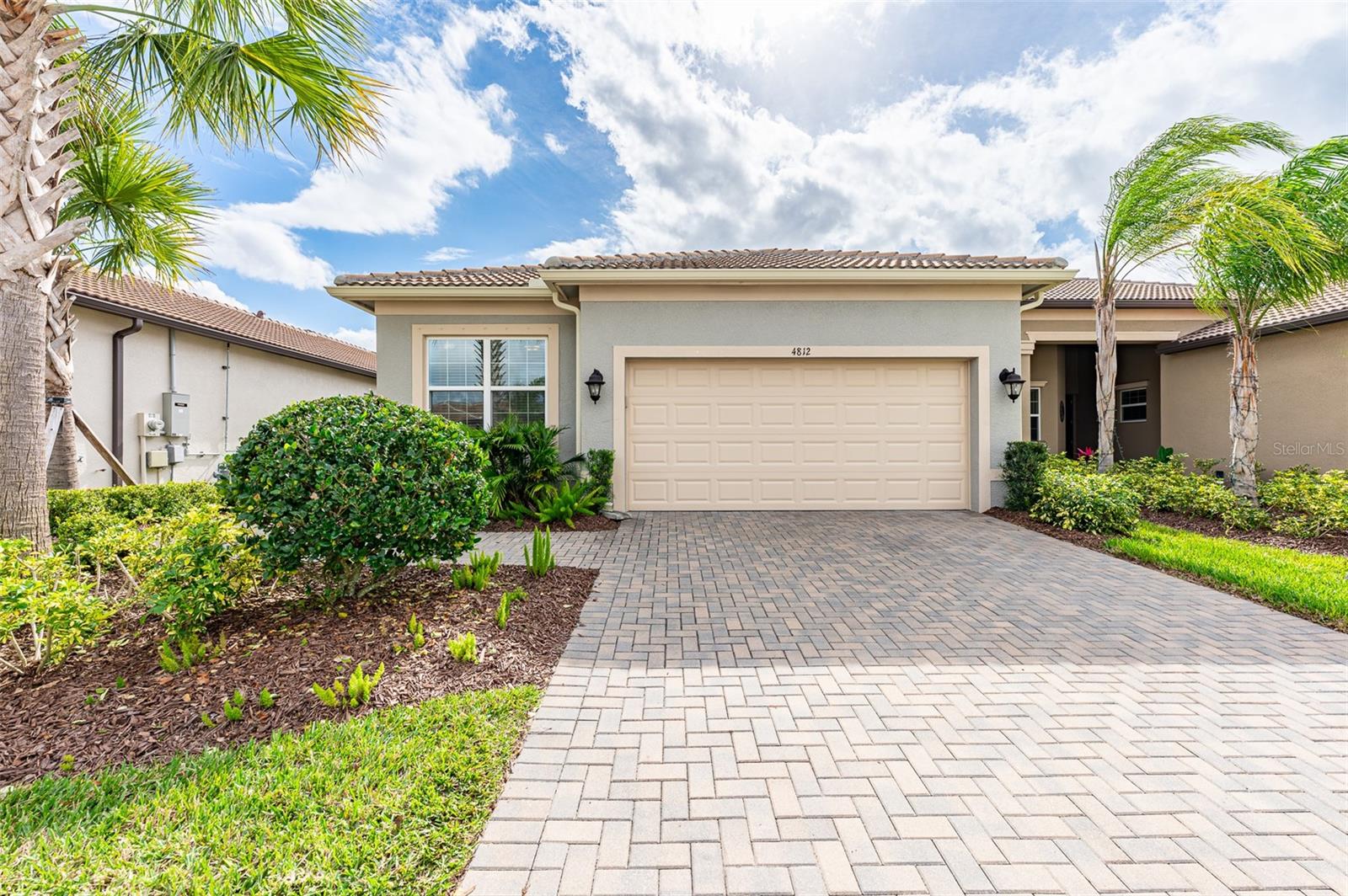 Listing photo id 39 for 4812 Sevilla Shores Drive