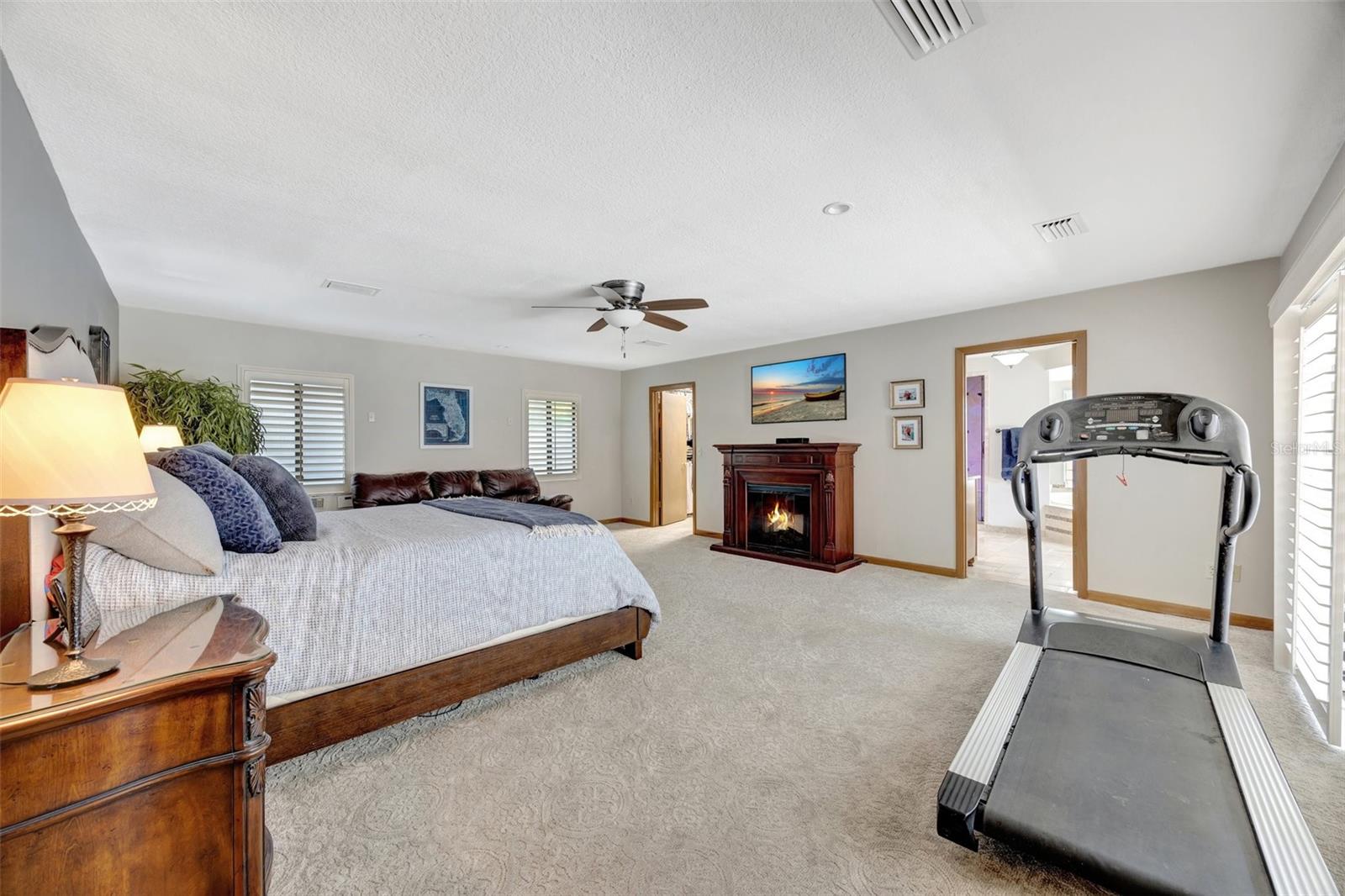 Listing photo id 11 for 10315 Lake Carroll Way