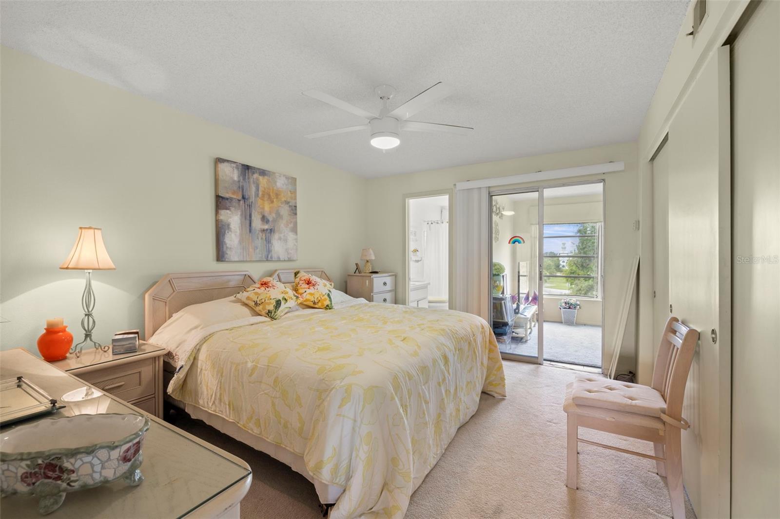 Image 16 of 29 For 2358 Ecuadorian Way 56
