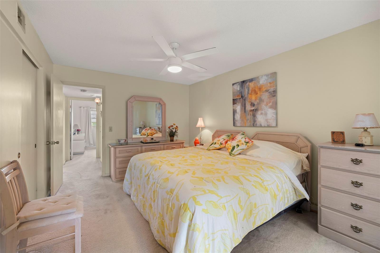 Image 17 of 29 For 2358 Ecuadorian Way 56
