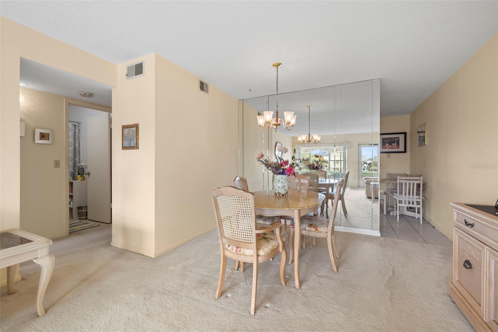 Image 6 of 29 For 2358 Ecuadorian Way 56