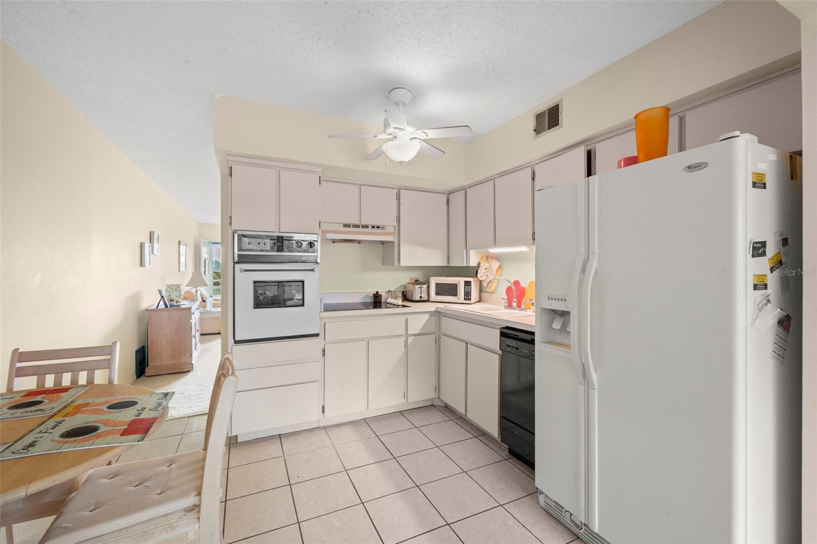 Image 9 of 29 For 2358 Ecuadorian Way 56