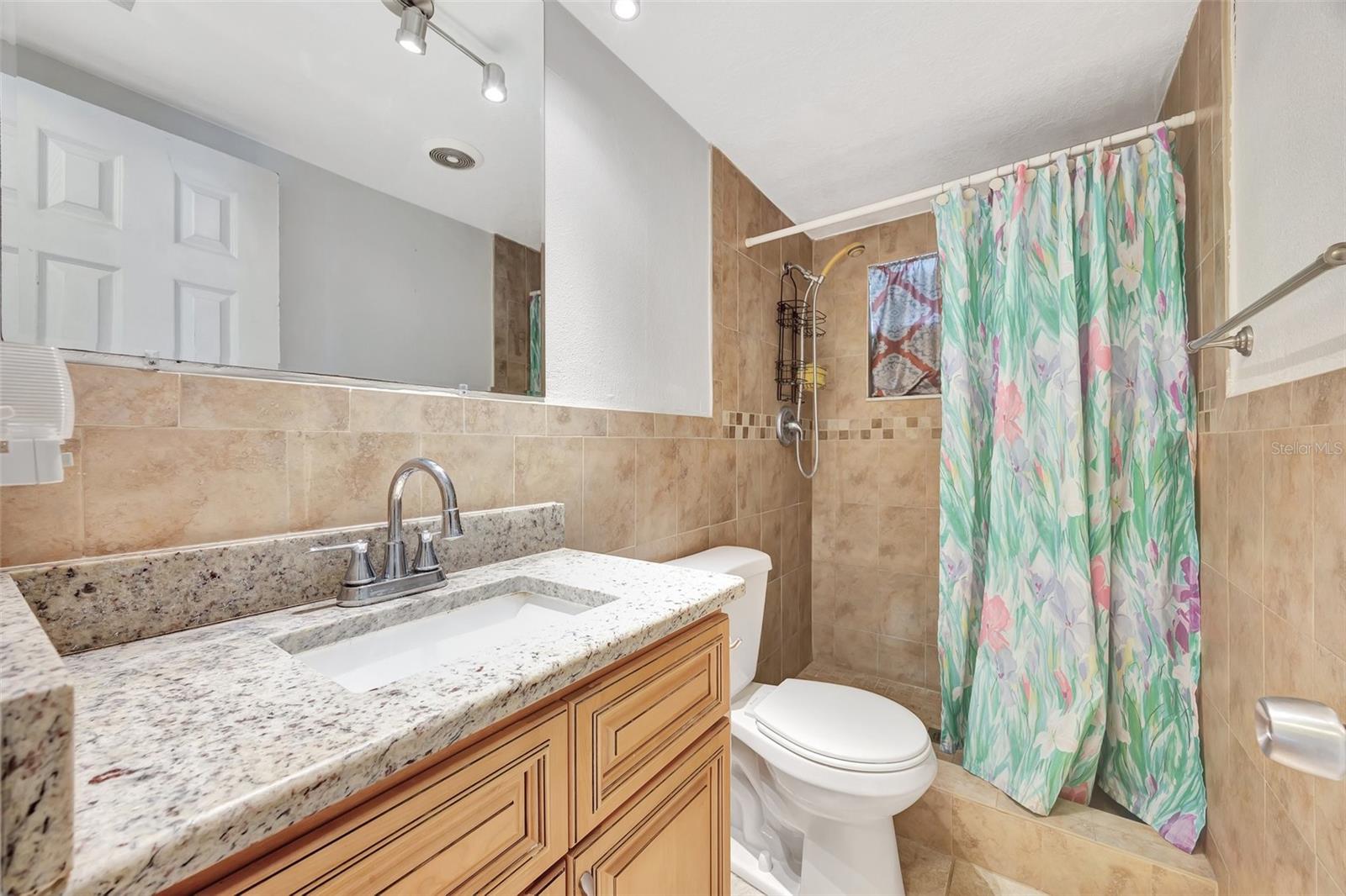 Listing photo id 14 for 7314 Parrot Drive