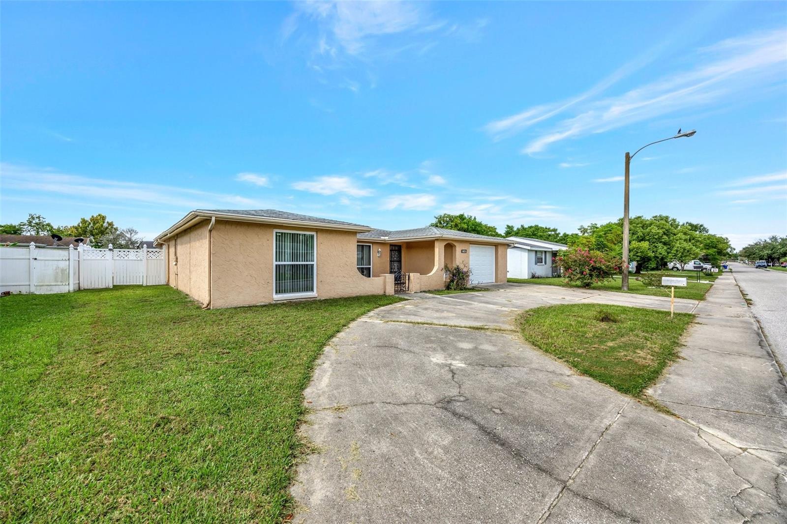 Listing photo id 29 for 7314 Parrot Drive