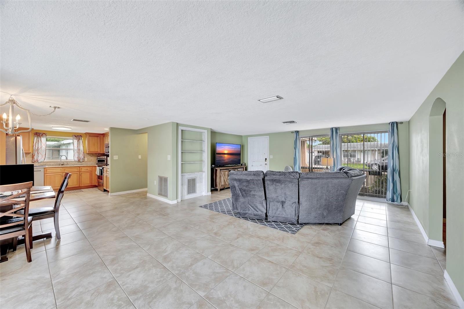 Listing photo id 4 for 7314 Parrot Drive