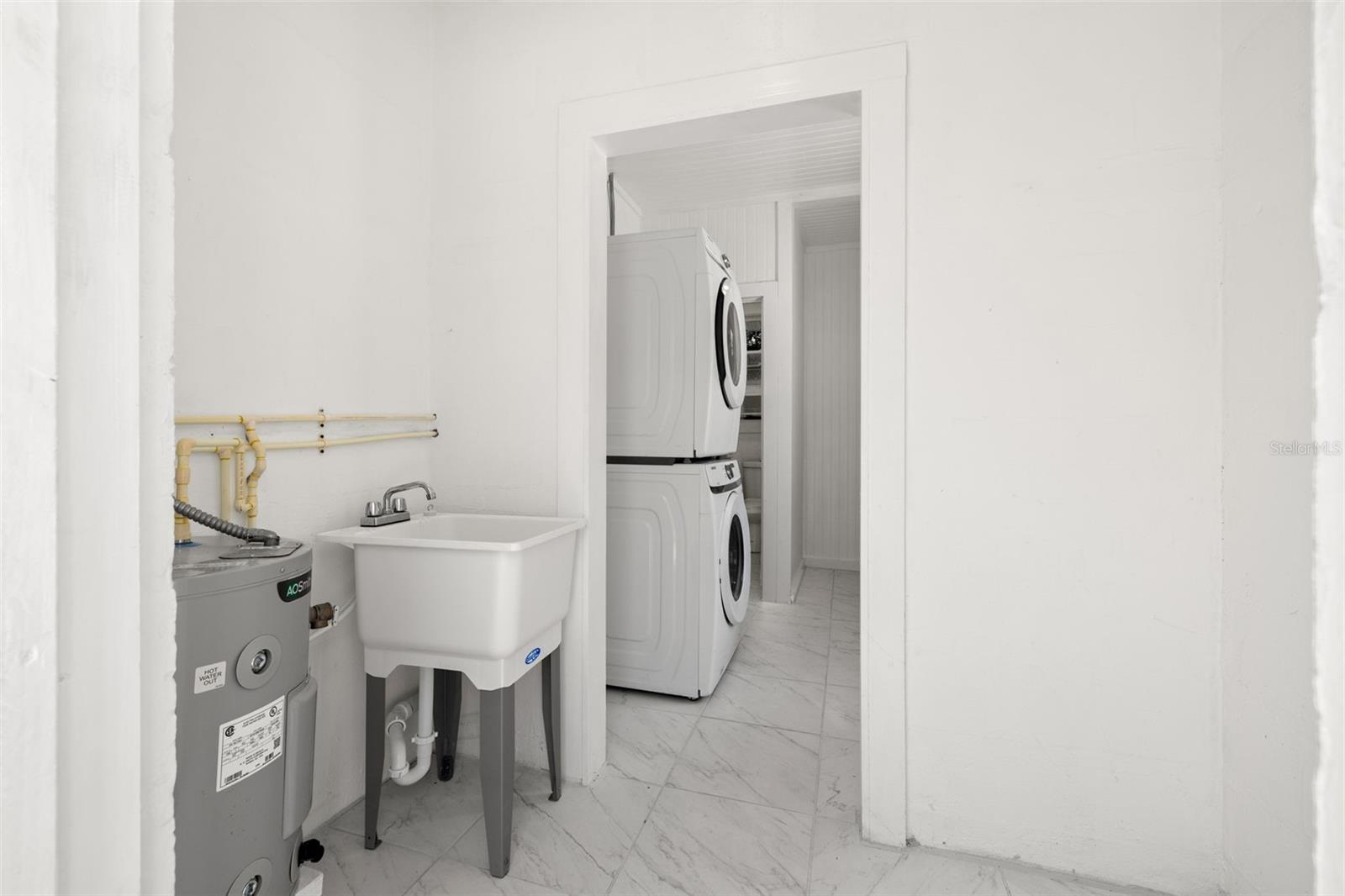 Image 34 of 41 For 850 Mandalay Avenue