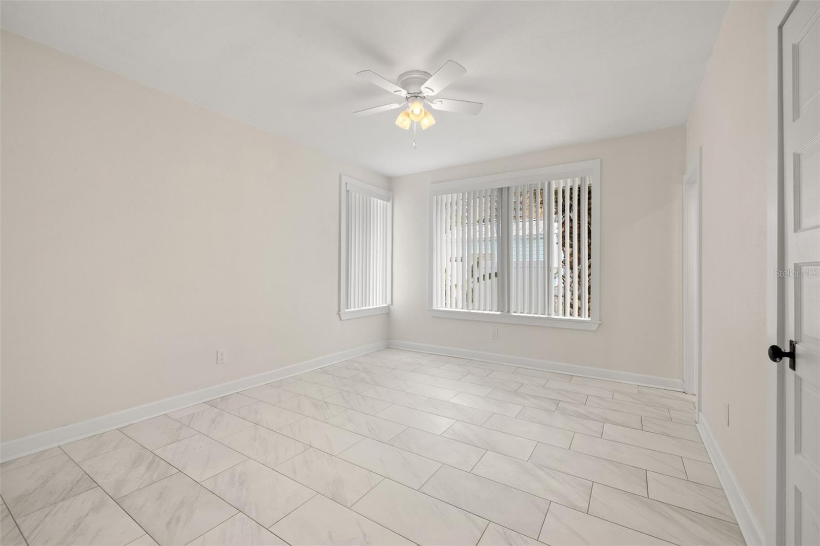 Image 39 of 41 For 850 Mandalay Avenue