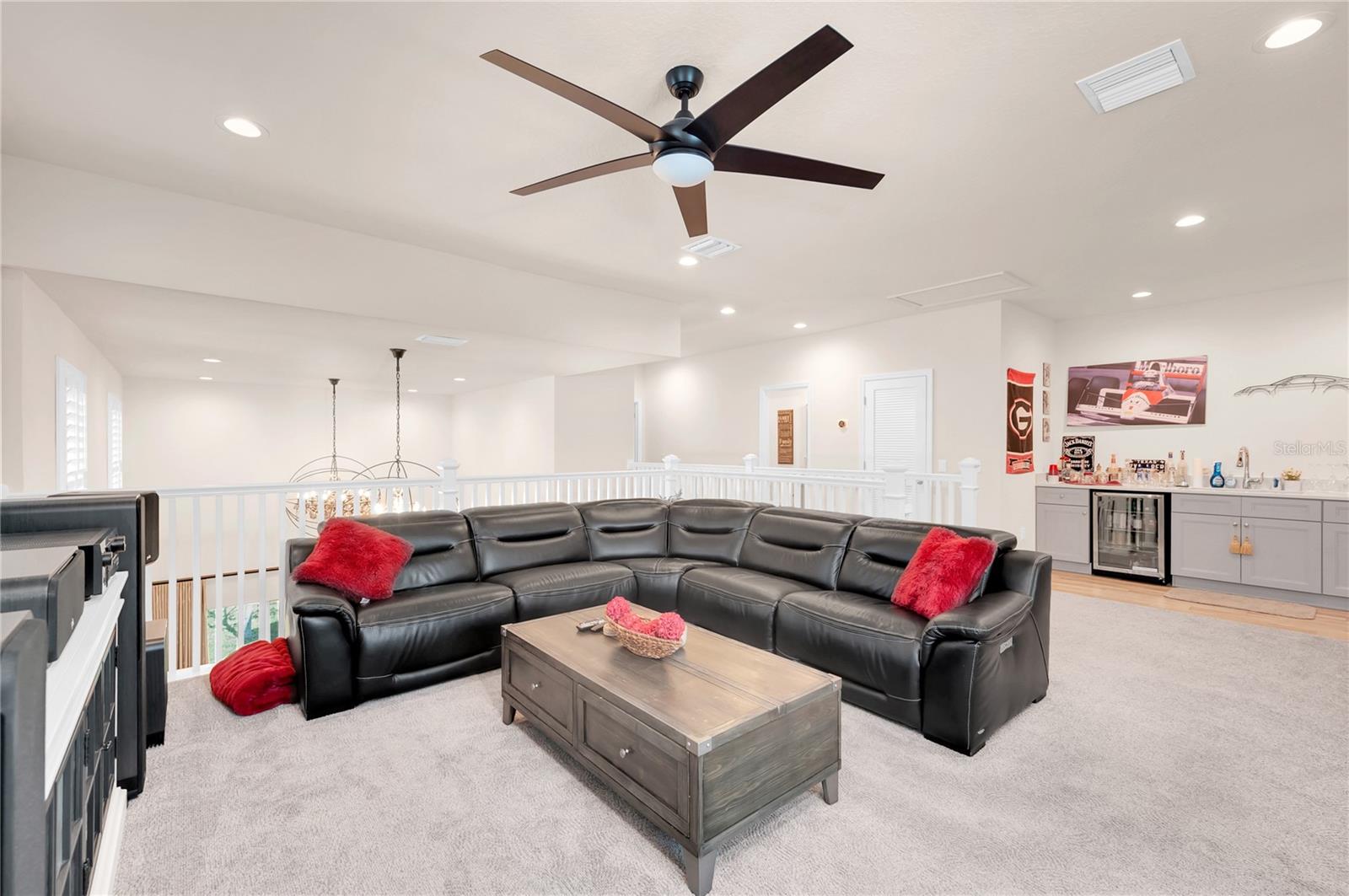 Listing photo id 21 for 2280 Montview Drive