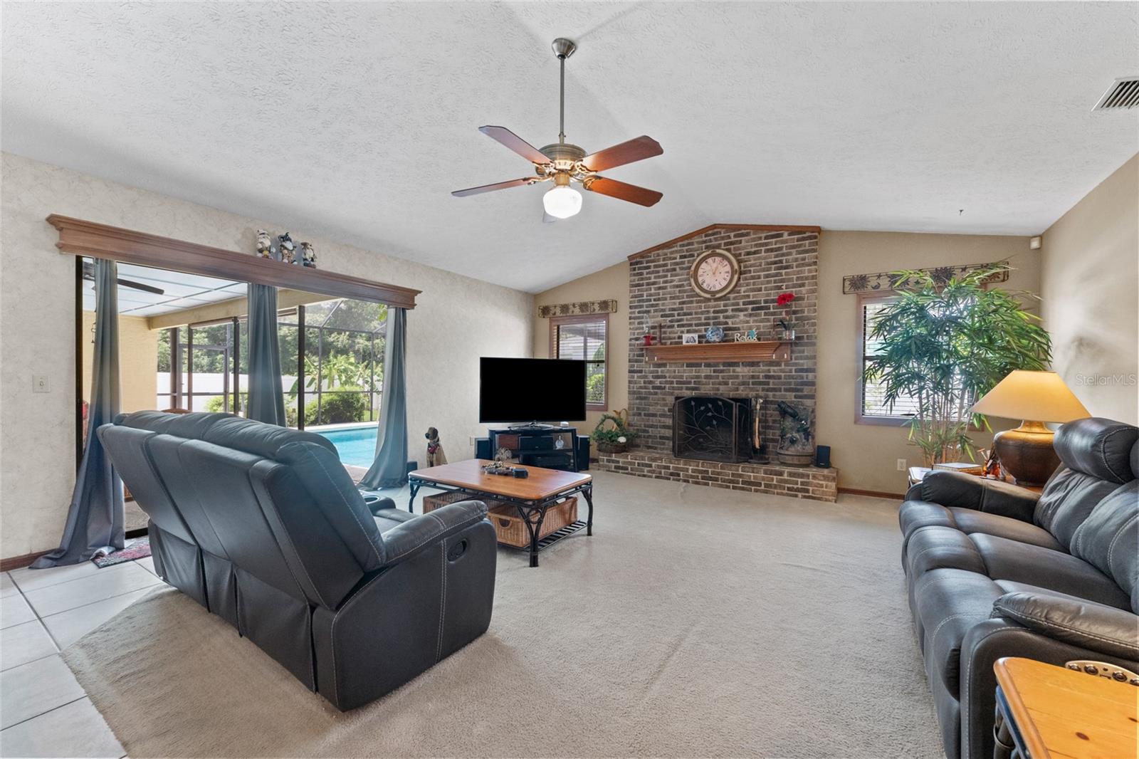 Listing photo id 10 for 3515 Springville Drive