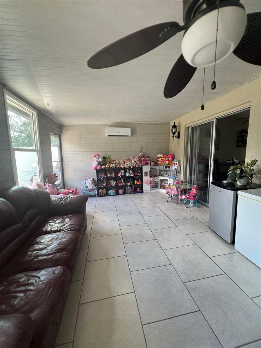 Listing photo id 22 for 1649 Palm Leaf Drive