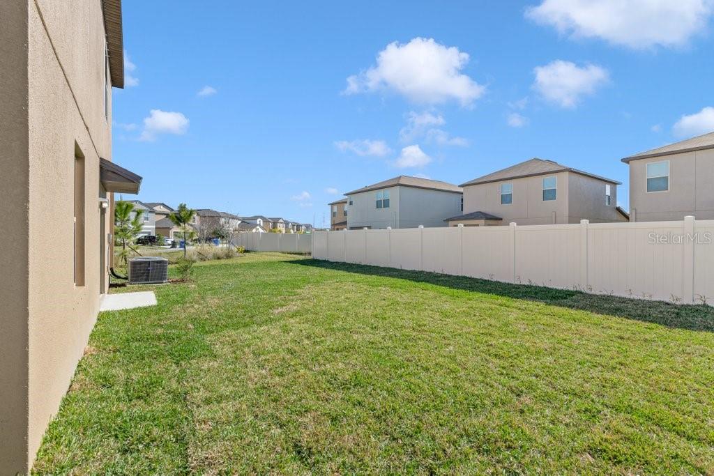 Listing photo id 10 for 7235 Ronnie Gardens Court