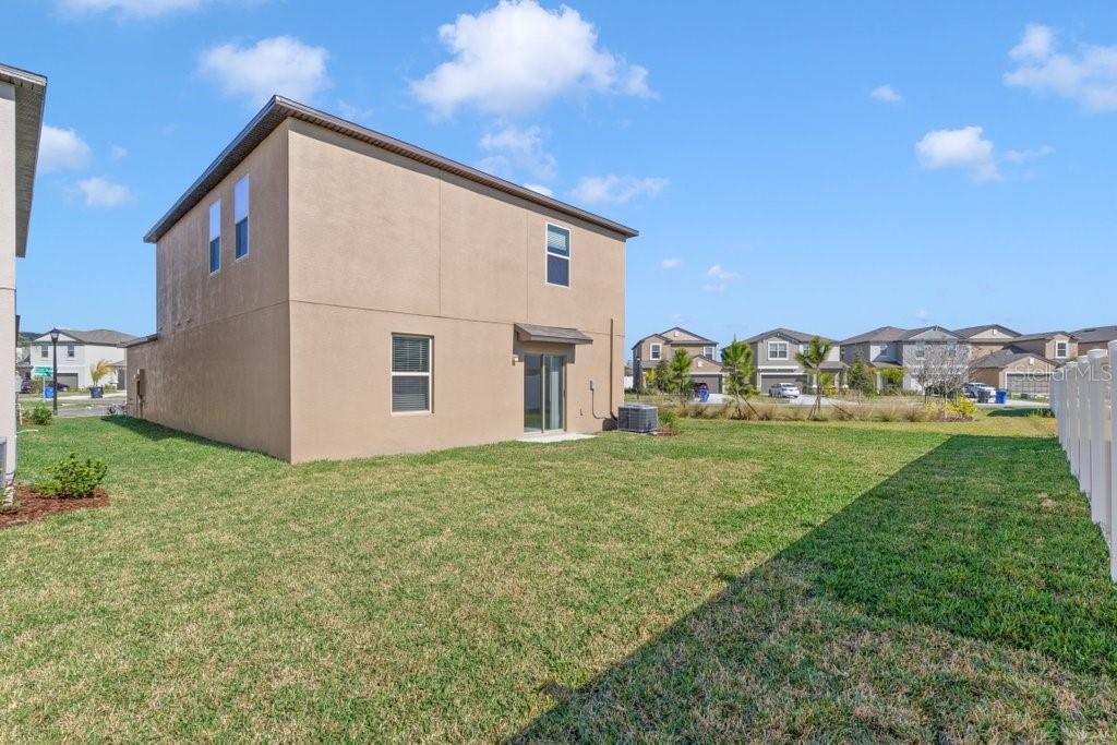 Listing photo id 11 for 7235 Ronnie Gardens Court