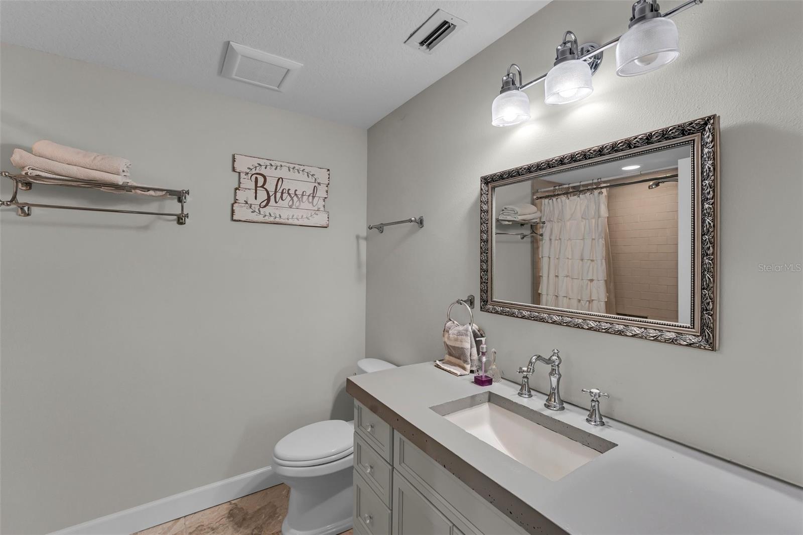 Listing photo id 32 for 9040 Falcon Court