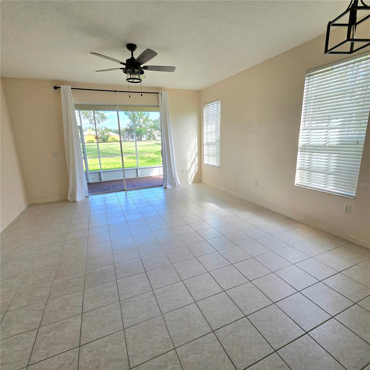 Listing photo id 4 for 34735 Double Eagle Court