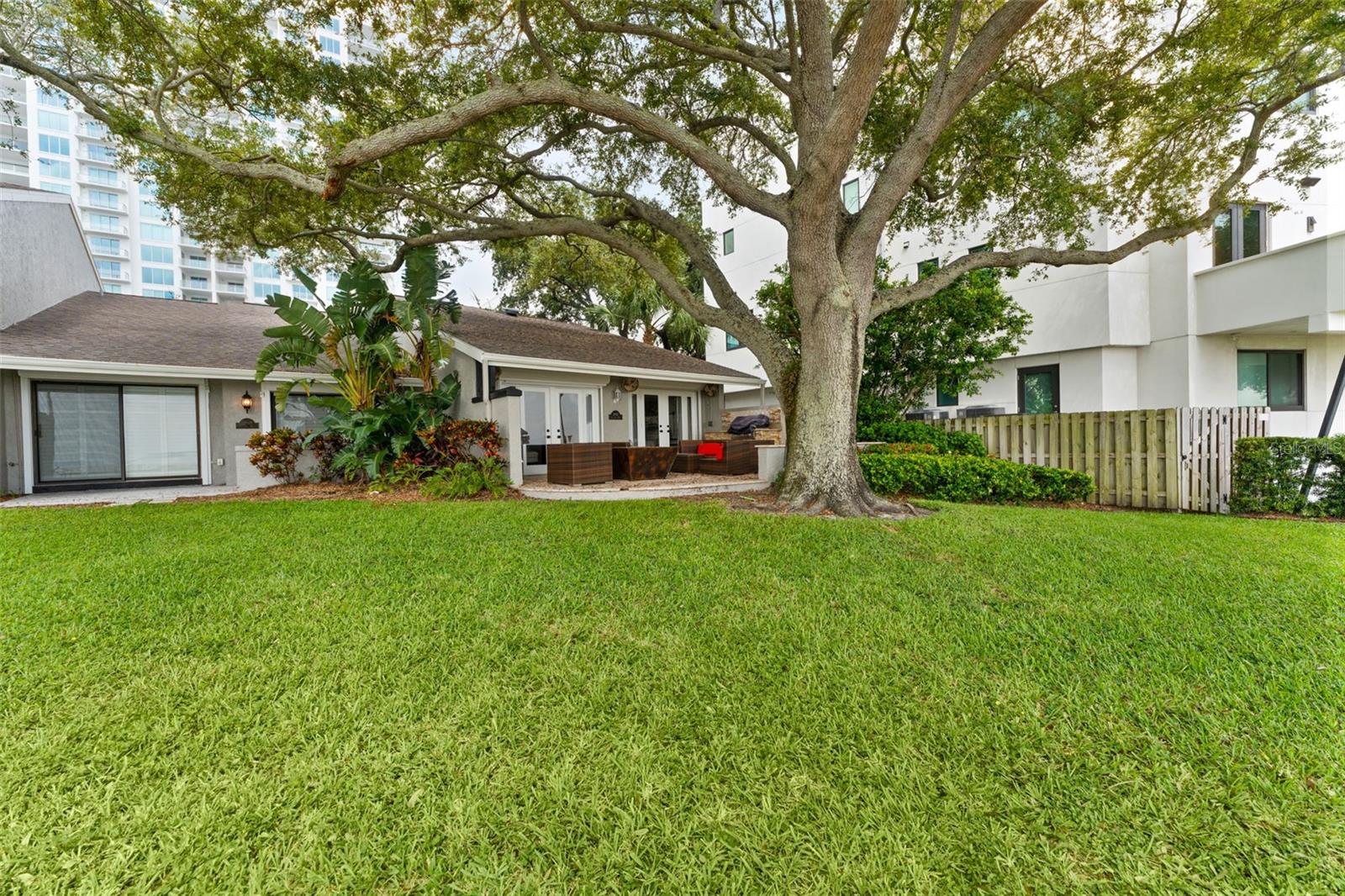 Image 1 of 40 For 2807 Bayshore Boulevard