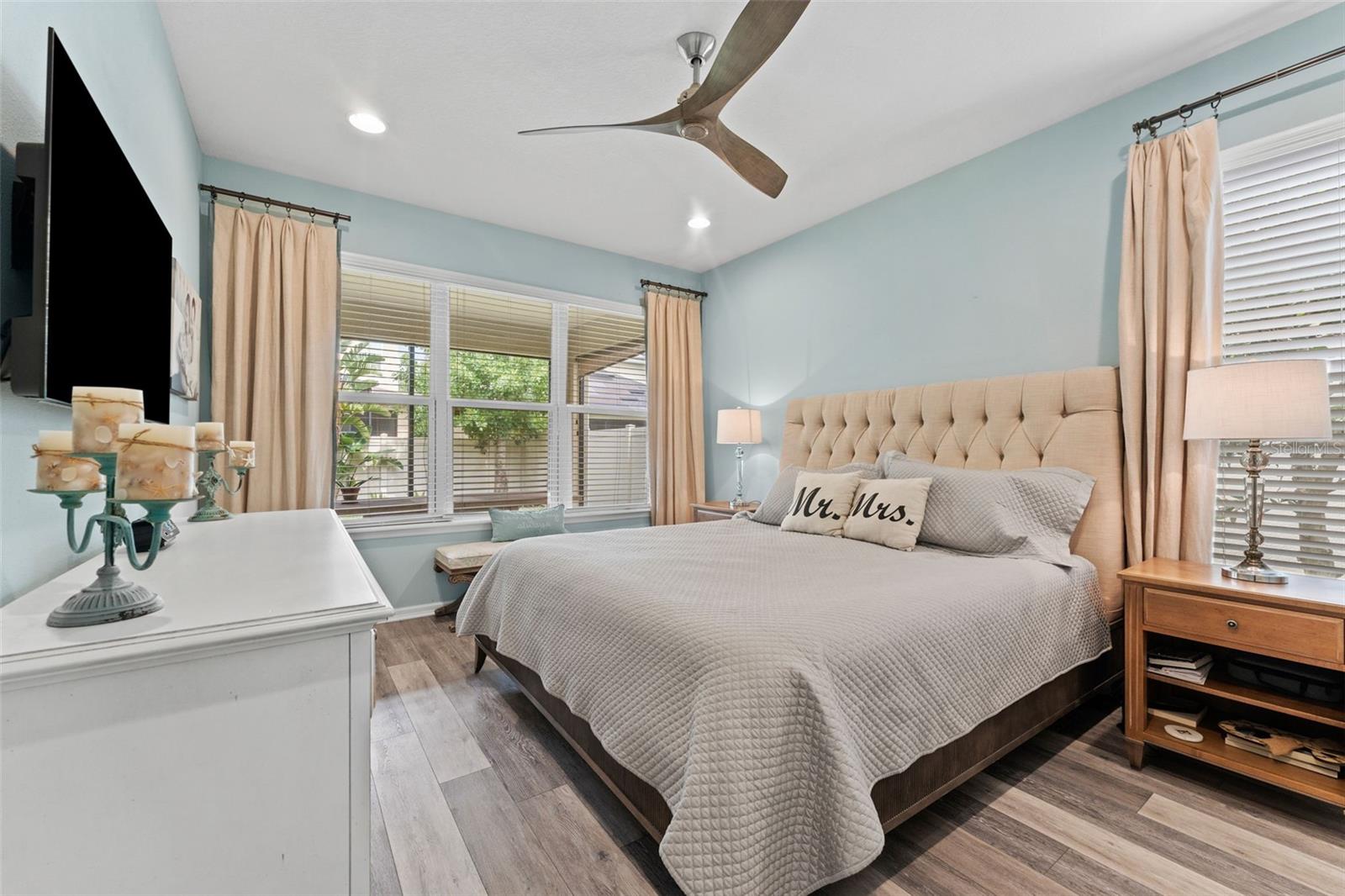 Listing photo id 16 for 8831 Tropical Palm Drive