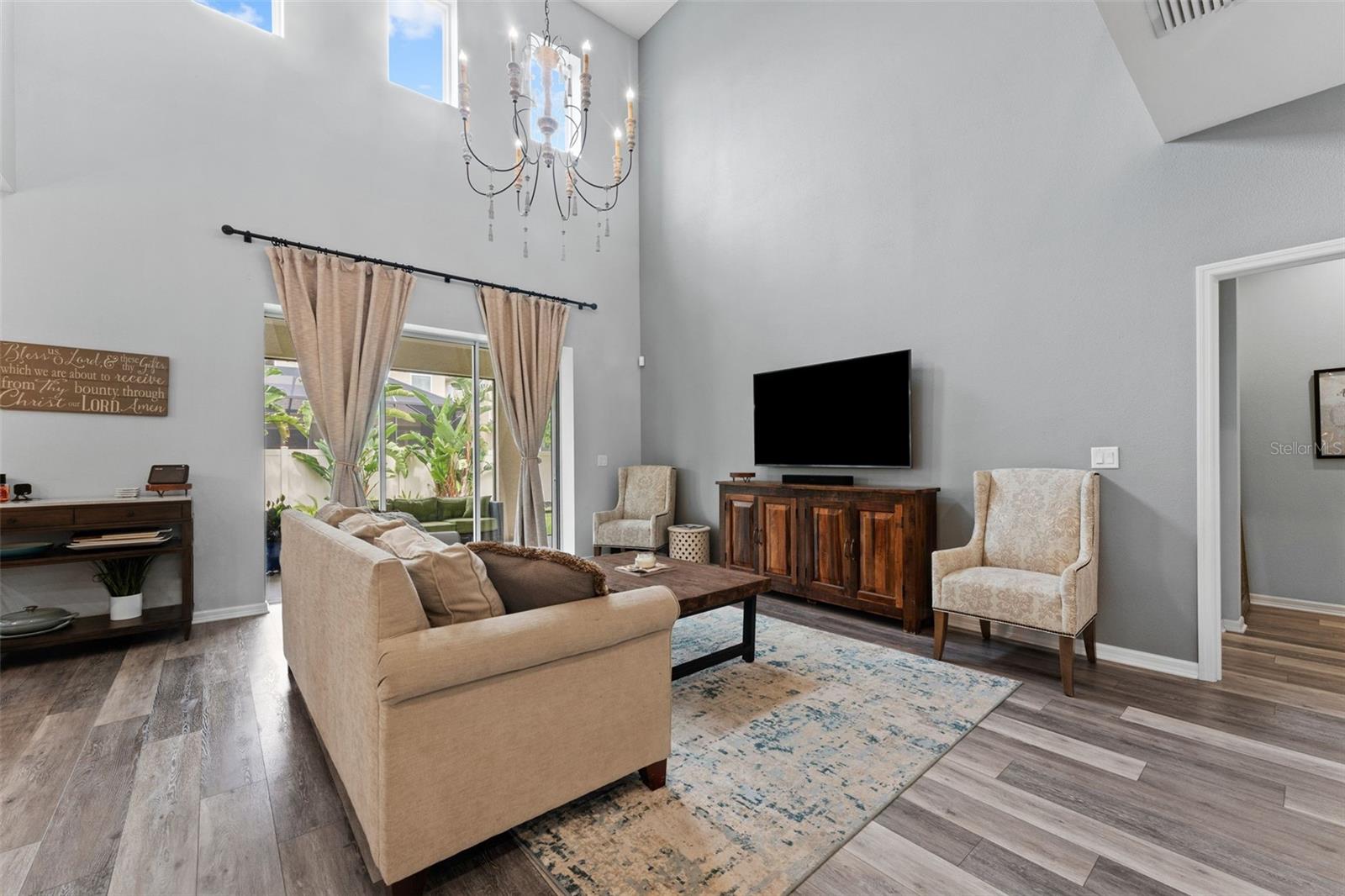 Listing photo id 6 for 8831 Tropical Palm Drive