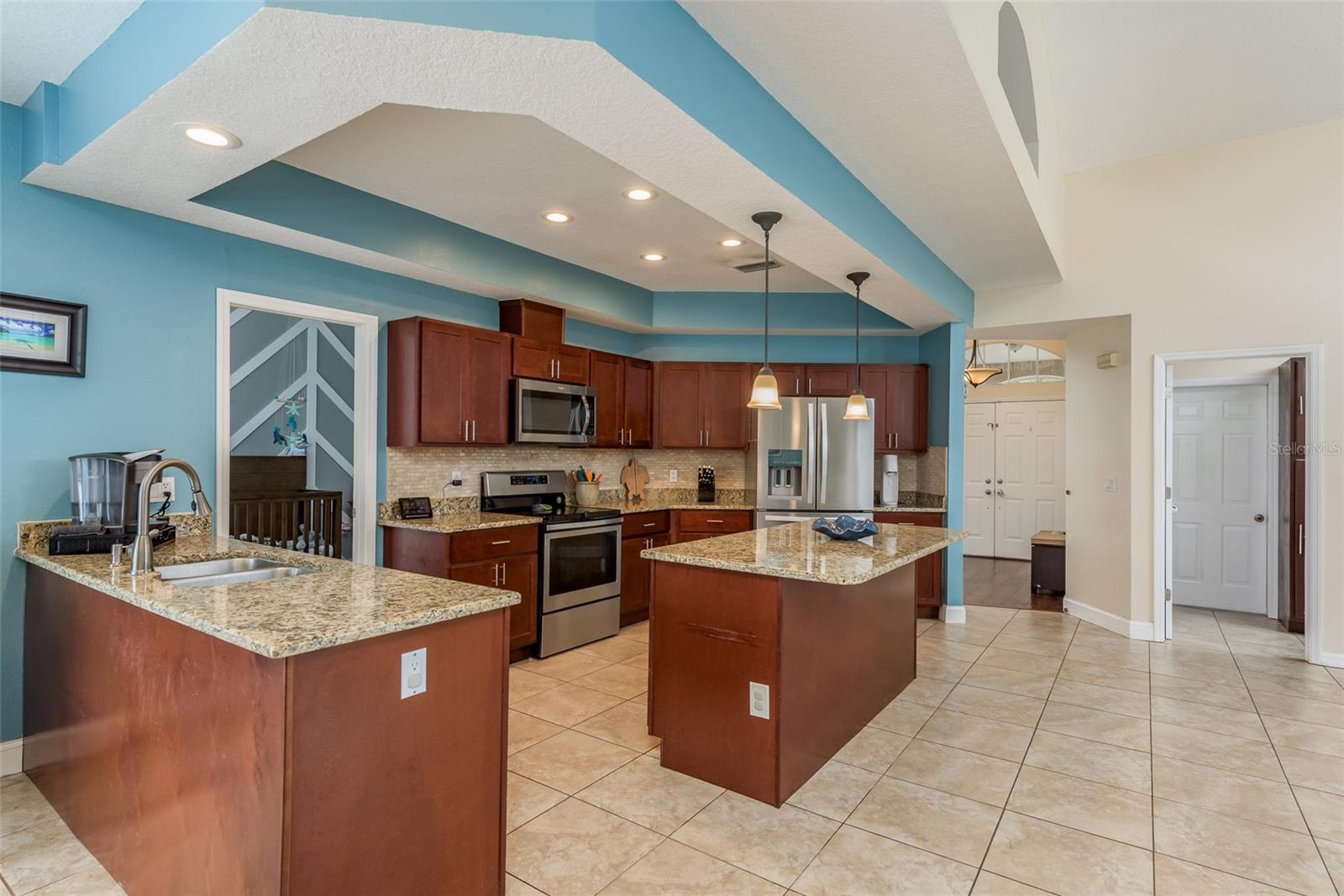 Listing photo id 12 for 5435 Los Palos Drive